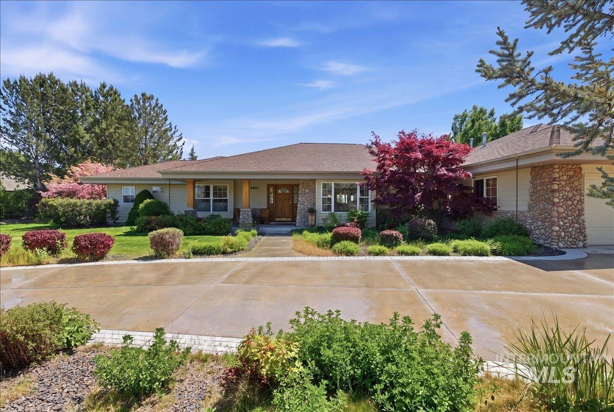 9547 W Golden View Dr, Star, Idaho 83669, 4 Bedrooms, 2.5 Bathrooms, Residential For Sale, Price $999,900,MLS 98985242