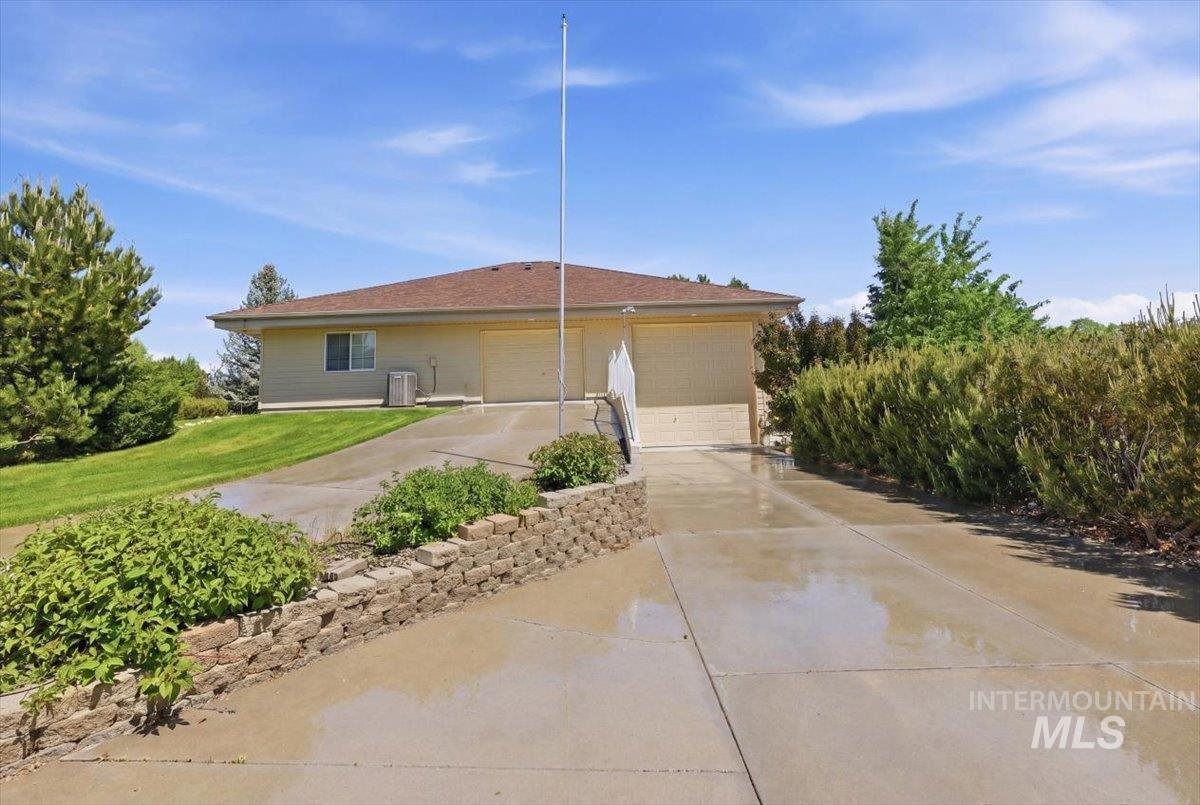 9547 W Golden View Dr, Star, Idaho 83669, 4 Bedrooms, 2.5 Bathrooms, Residential For Sale, Price $999,900,MLS 98985242