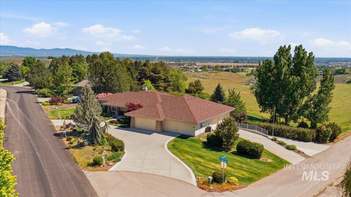 9547 W Golden View Dr, Star, Idaho 83669, 4 Bedrooms, 2.5 Bathrooms, Residential For Sale, Price $999,900,MLS 98985242