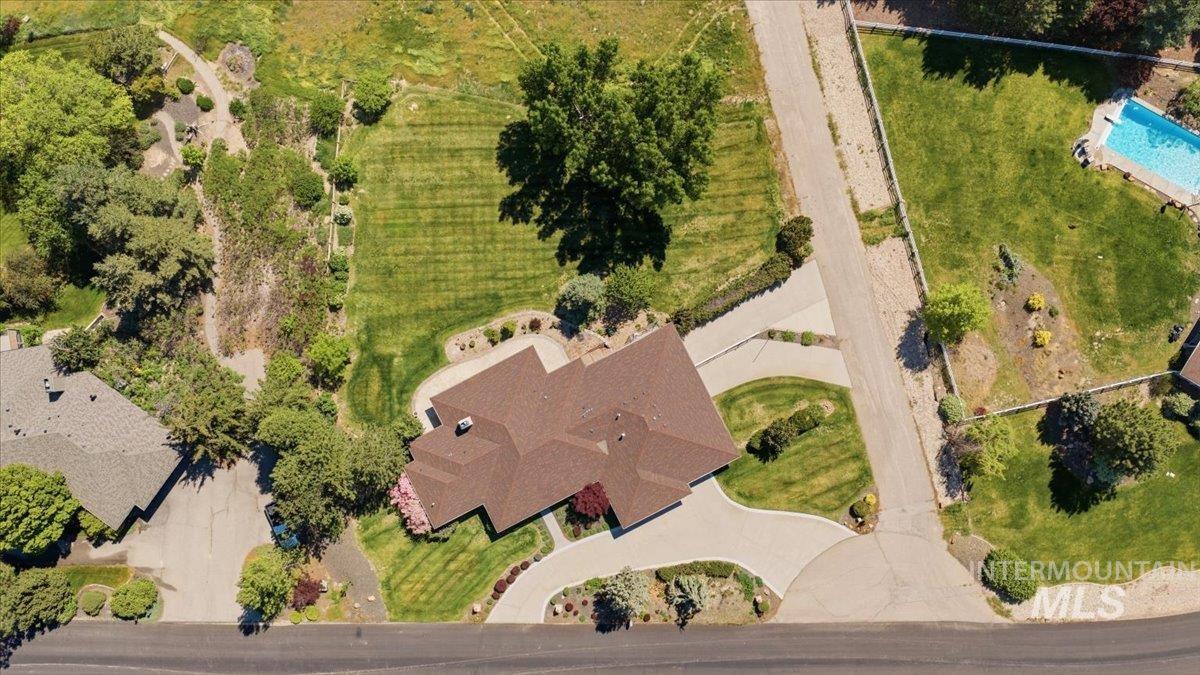 9547 W Golden View Dr, Star, Idaho 83669, 4 Bedrooms, 2.5 Bathrooms, Residential For Sale, Price $999,900,MLS 98985242