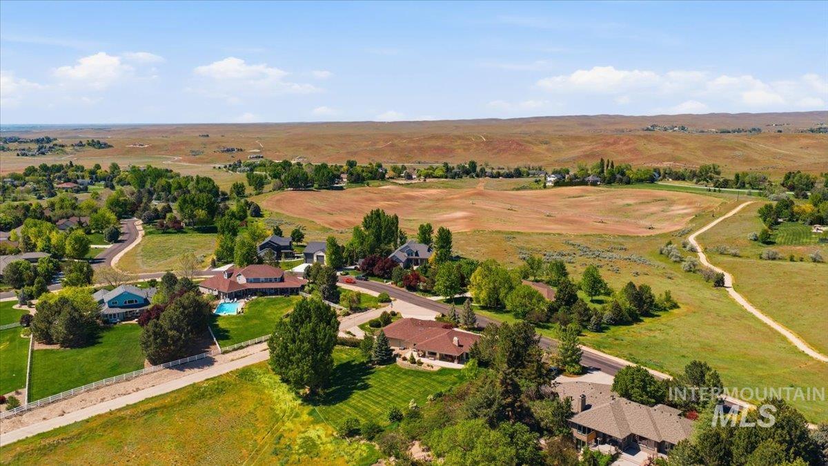 9547 W Golden View Dr, Star, Idaho 83669, 4 Bedrooms, 2.5 Bathrooms, Residential For Sale, Price $999,900,MLS 98985242