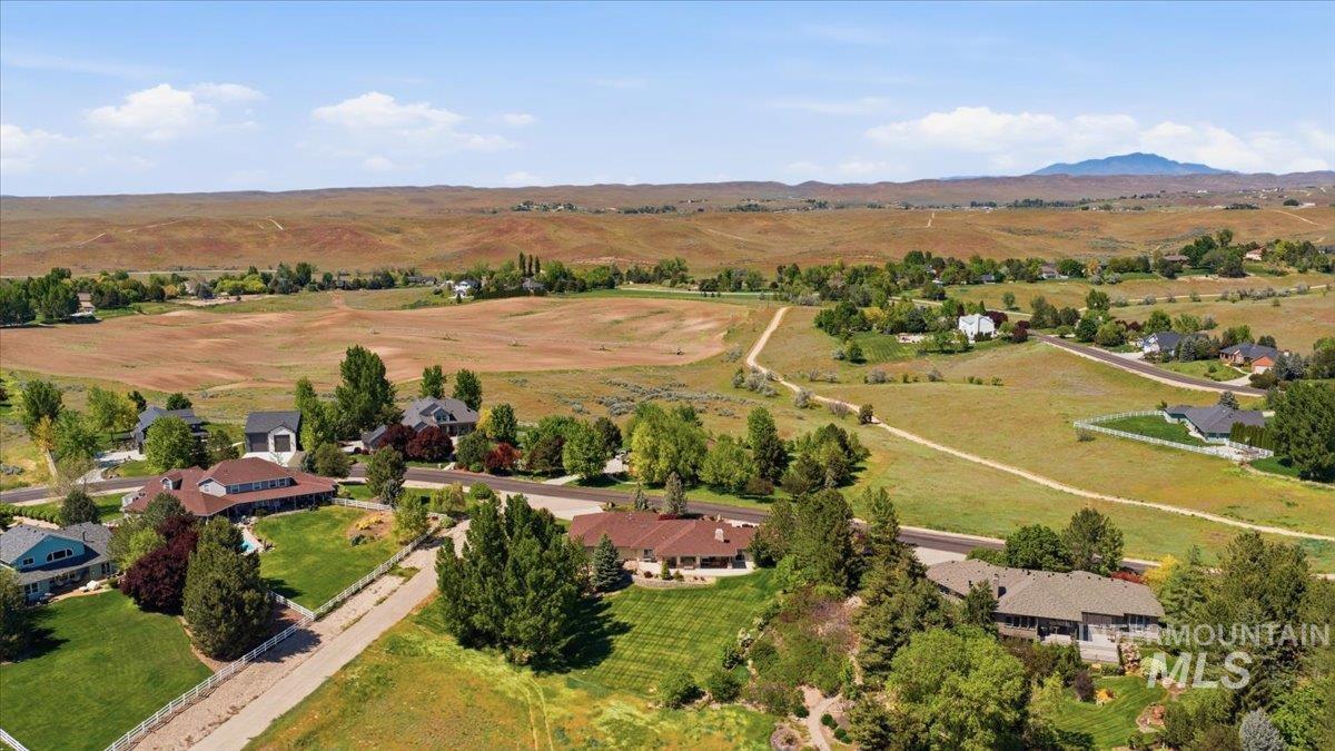 9547 W Golden View Dr, Star, Idaho 83669, 4 Bedrooms, 2.5 Bathrooms, Residential For Sale, Price $999,900, 98985242