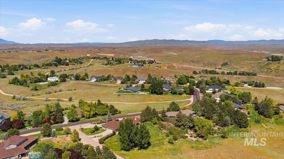 9547 W Golden View Dr, Star, Idaho 83669, 4 Bedrooms, 2.5 Bathrooms, Residential For Sale, Price $999,900, 98985242