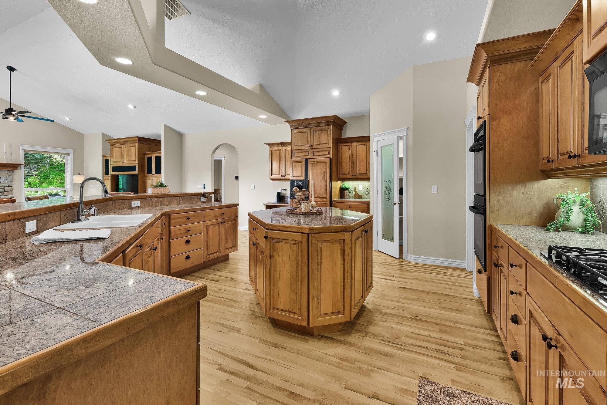 5065 N Golden View Ct, Star, Idaho 83669, 4 Bedrooms, 2.5 Bathrooms, Residential For Sale, Price $1,125,000,MLS 98985245