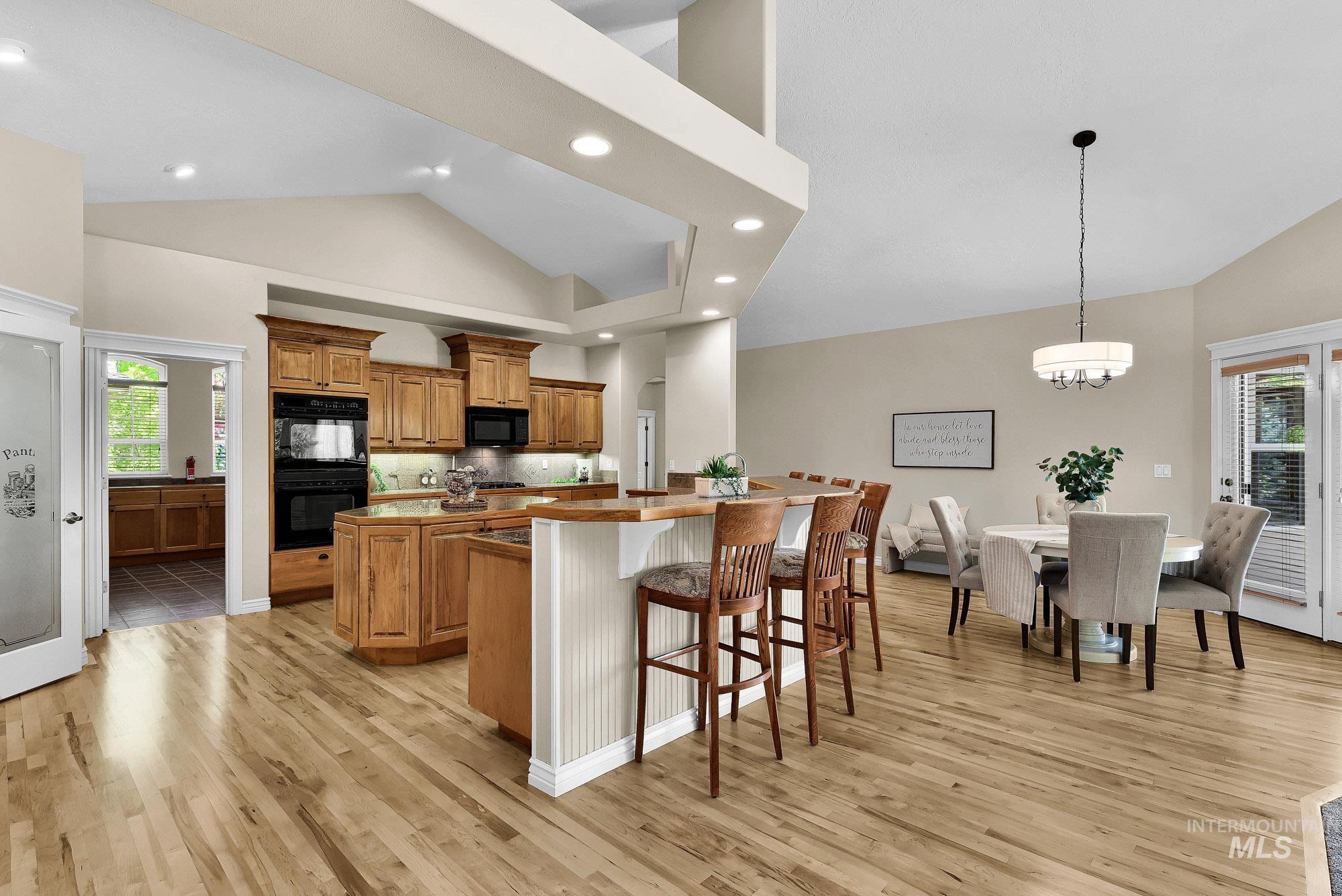5065 N Golden View Ct, Star, Idaho 83669, 4 Bedrooms, 2.5 Bathrooms, Residential For Sale, Price $1,125,000,MLS 98985245