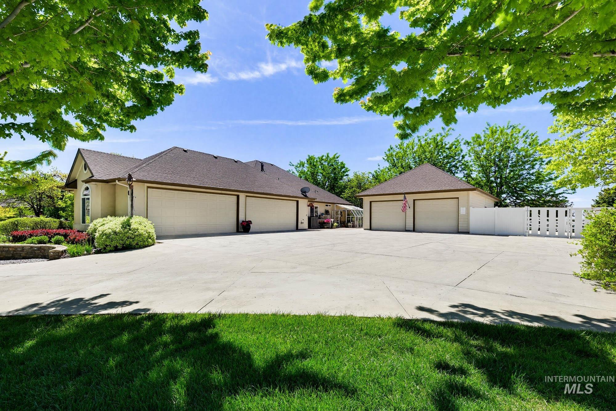 5065 N Golden View Ct, Star, Idaho 83669, 4 Bedrooms, 2.5 Bathrooms, Residential For Sale, Price $1,125,000,MLS 98985245