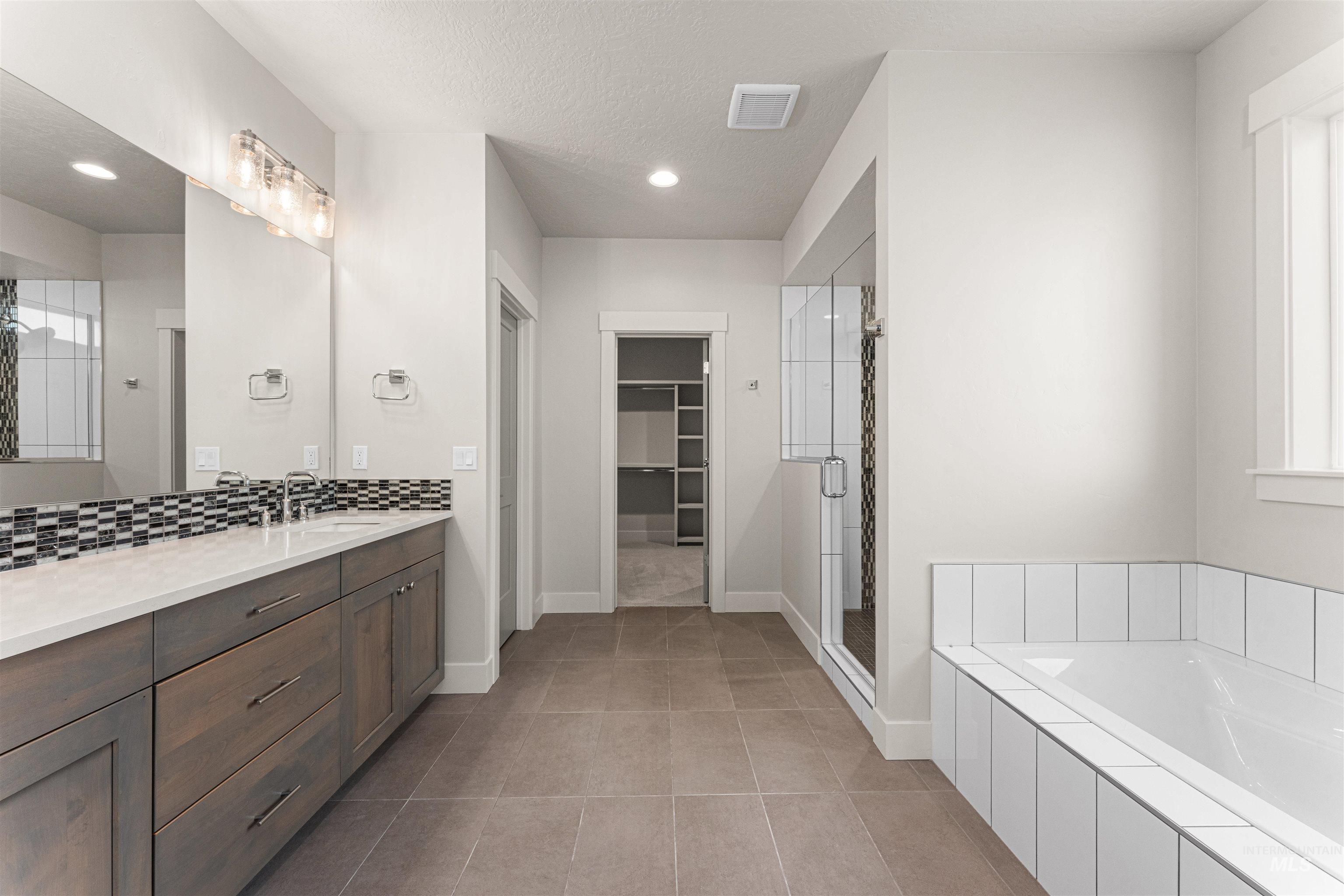 8055 Tandy Cove St., Middleton, Idaho 83644, 3 Bedrooms, 2 Bathrooms, Residential For Sale, Price $599,900, 98985247
