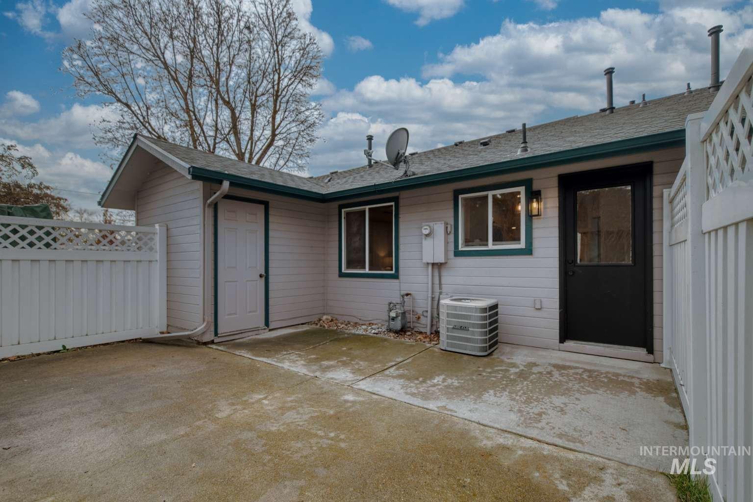 496 E Chester Ln, Boise, Idaho 83706, 2 Bedrooms, 2 Bathrooms, Residential For Sale, Price $369,900, 98985248