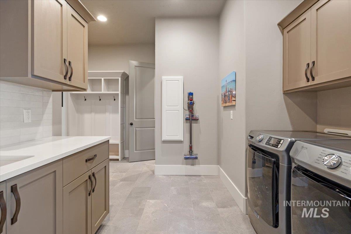 6726 N Fairborn Ave, Meridian, Idaho 83646, 4 Bedrooms, 3.5 Bathrooms, Residential For Sale, Price $1,150,000,MLS 98985253