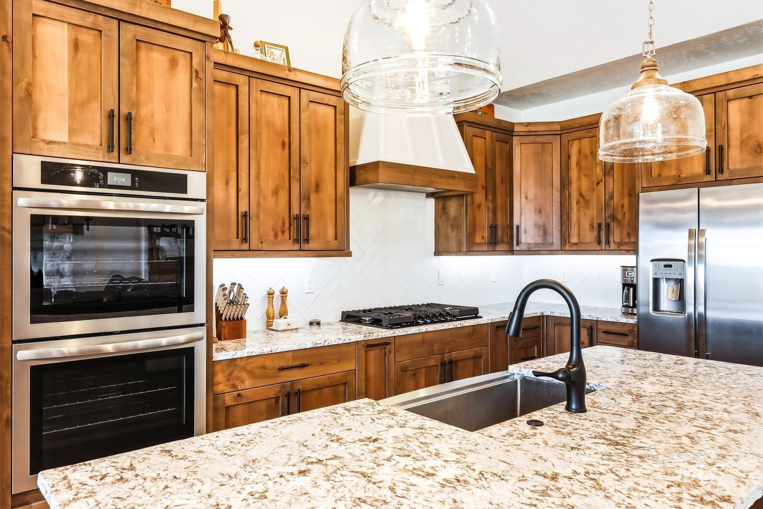 18658 Tranquil Pl, Caldwell, Idaho 83607-5523, 4 Bedrooms, 2.5 Bathrooms, Residential For Sale, Price $999,900,MLS 98985261