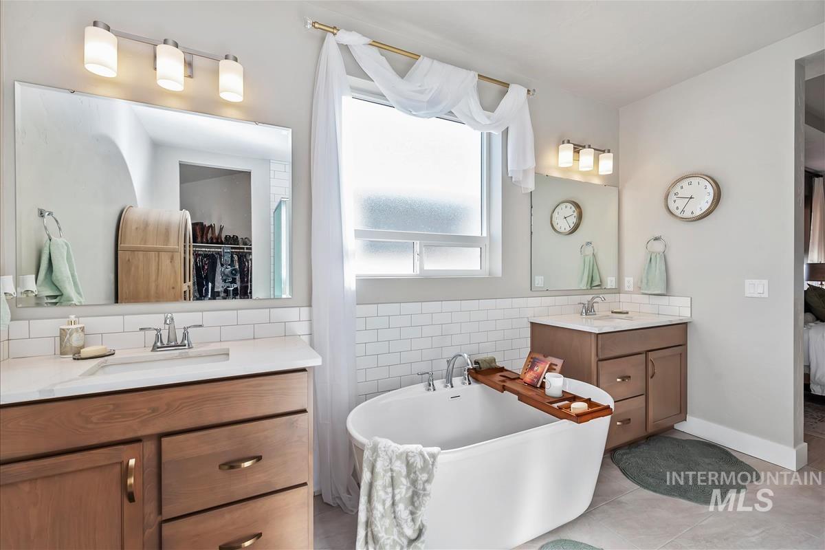 6179 W Ladle Rapids St, Meridian, Idaho 83646, 3 Bedrooms, 2.5 Bathrooms, Residential For Sale, Price $659,990, 98985265
