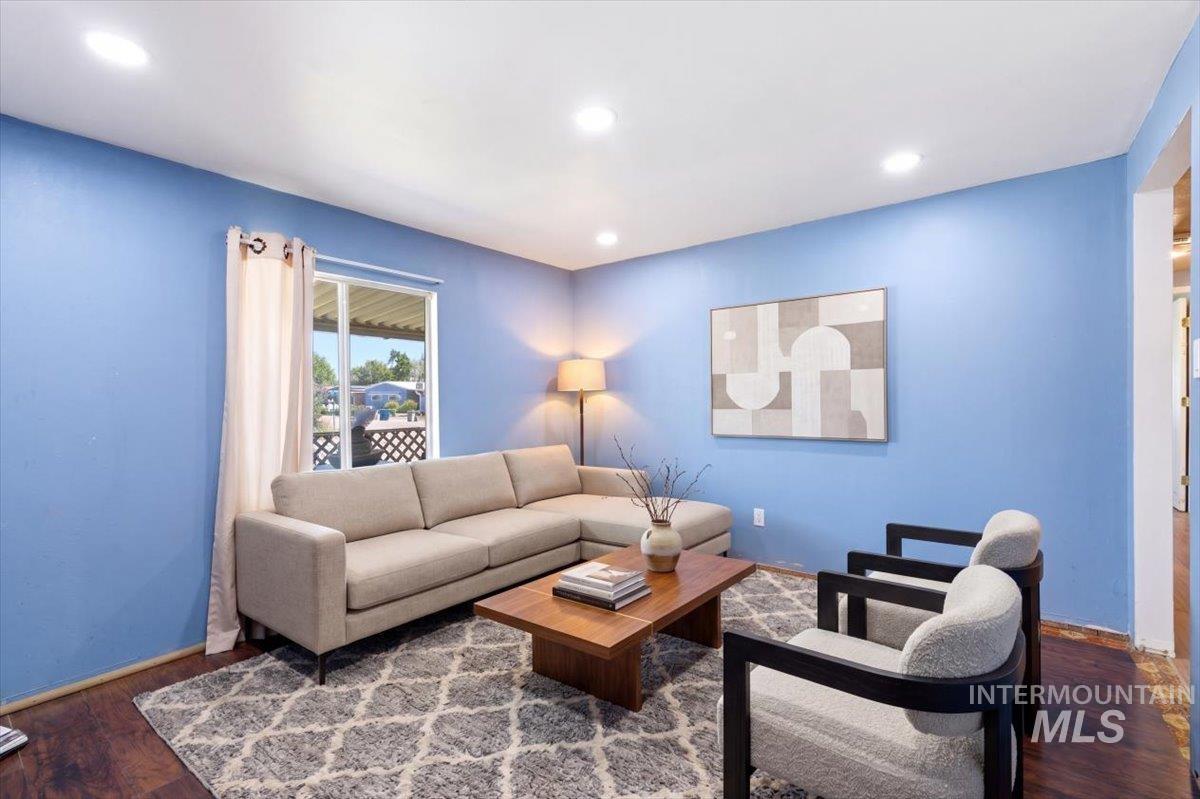 2485 N Bali Dr, Boise, Idaho 83713, 3 Bedrooms, 2 Bathrooms, Residential For Sale, Price $225,000,MLS 98985283