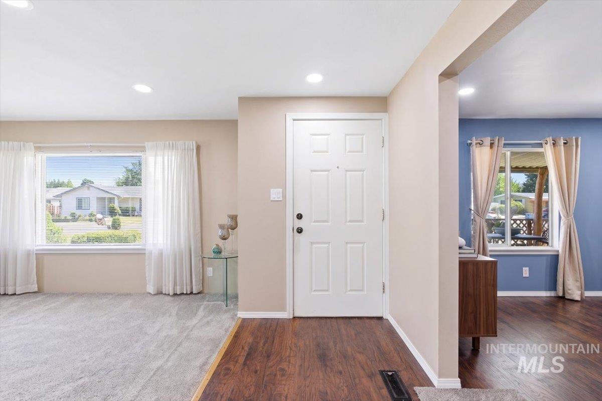 2485 N Bali Dr, Boise, Idaho 83713, 3 Bedrooms, 2 Bathrooms, Residential For Sale, Price $225,000,MLS 98985283