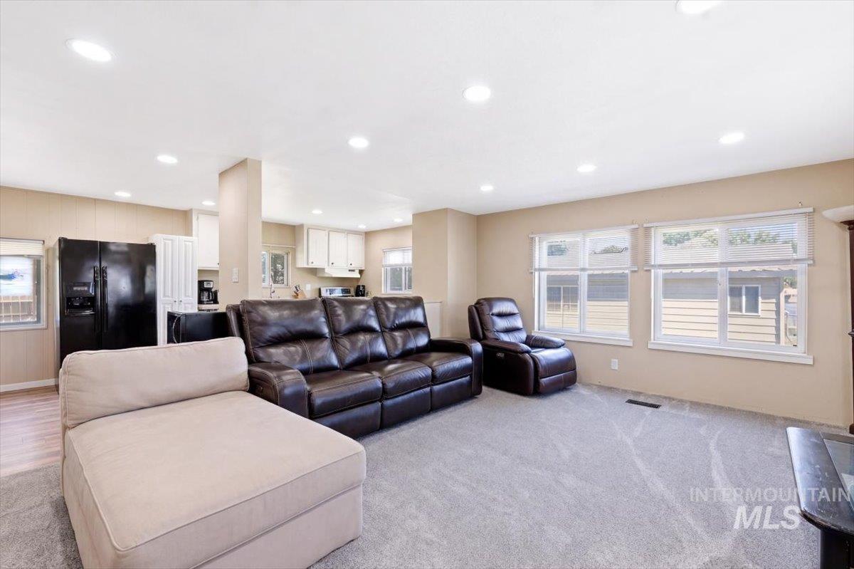 2485 N Bali Dr, Boise, Idaho 83713, 3 Bedrooms, 2 Bathrooms, Residential For Sale, Price $225,000,MLS 98985283