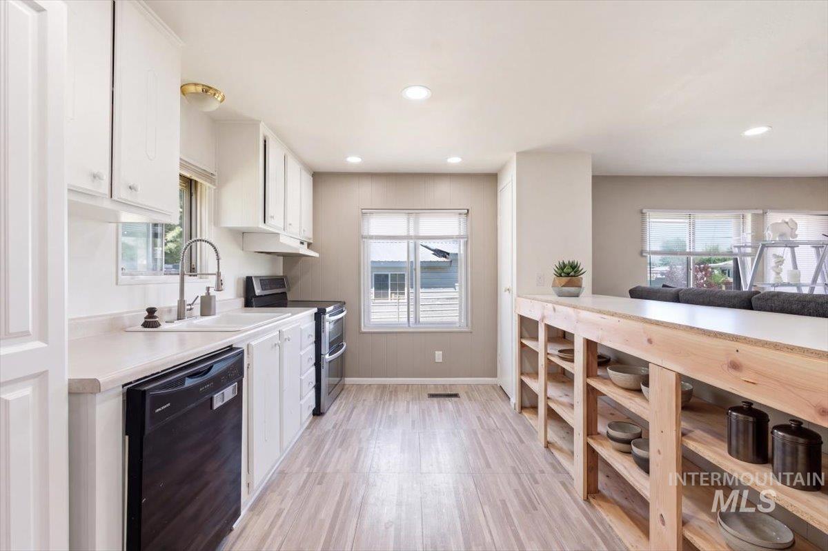 2485 N Bali Dr, Boise, Idaho 83713, 3 Bedrooms, 2 Bathrooms, Residential For Sale, Price $225,000,MLS 98985283