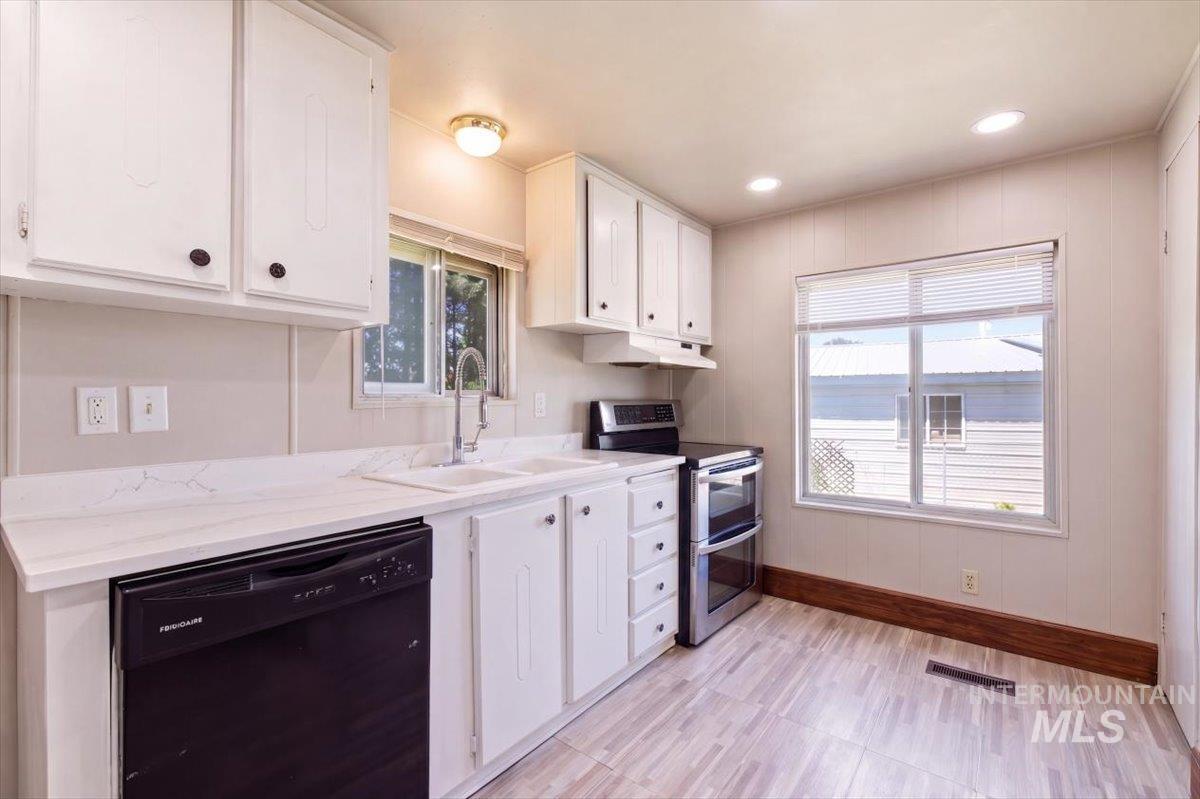 2485 N Bali Dr, Boise, Idaho 83713, 3 Bedrooms, 2 Bathrooms, Residential For Sale, Price $225,000,MLS 98985283