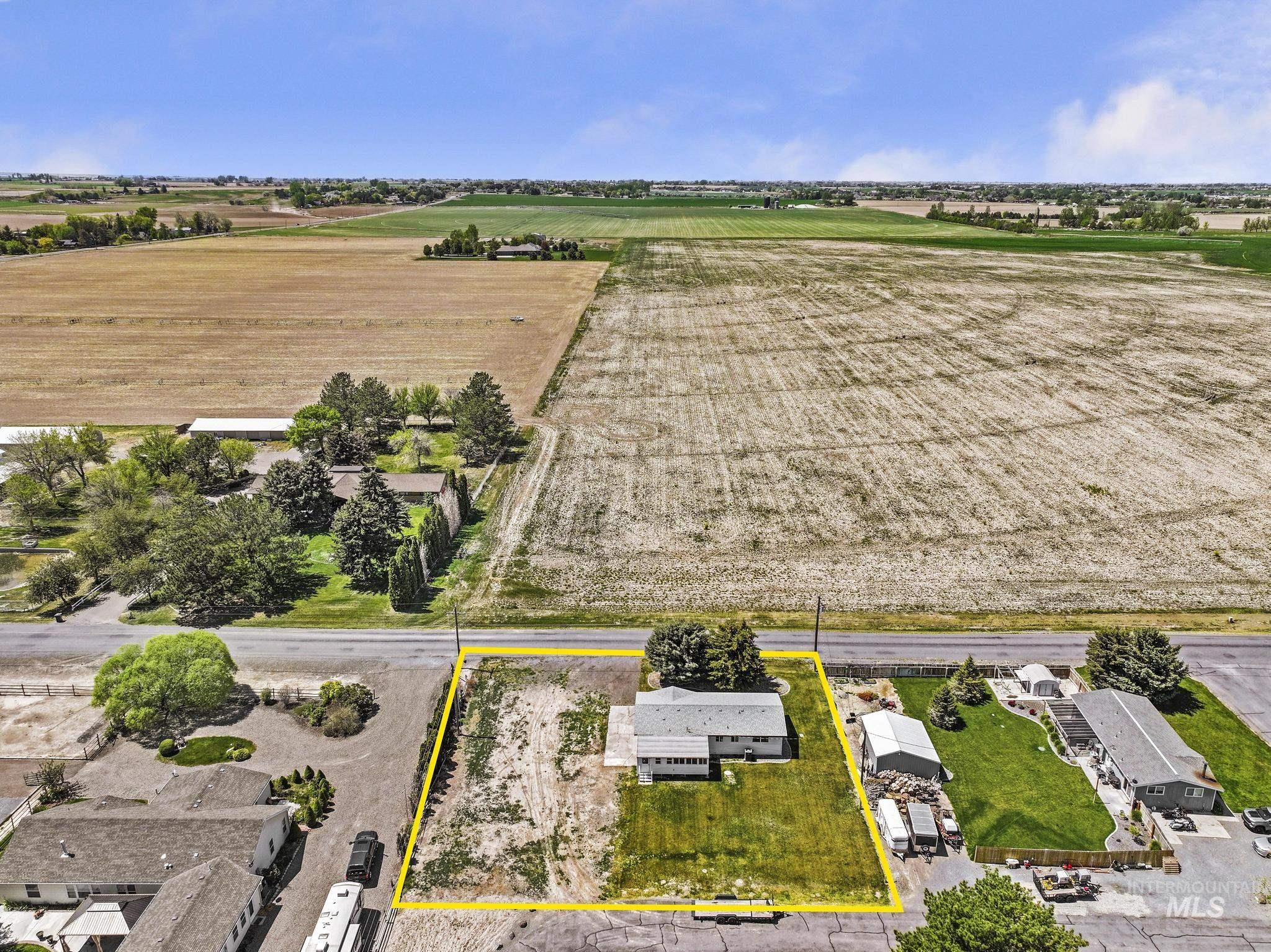 3728 N 2700 E, Twin Falls, Idaho 83301, 3 Bedrooms, 2 Bathrooms, Residential For Sale, Price $315,000,MLS 98985284
