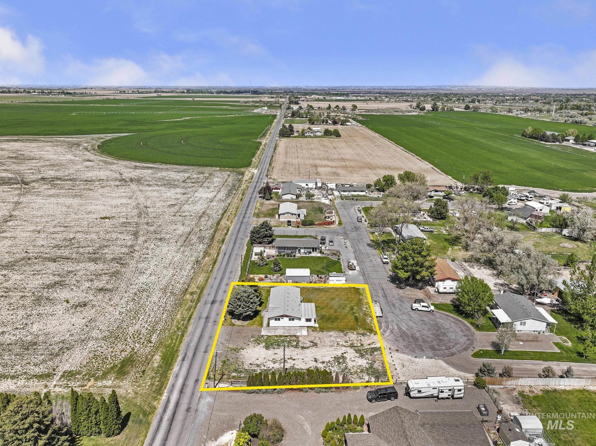 3728 N 2700 E, Twin Falls, Idaho 83301, 3 Bedrooms, 2 Bathrooms, Residential For Sale, Price $315,000,MLS 98985284
