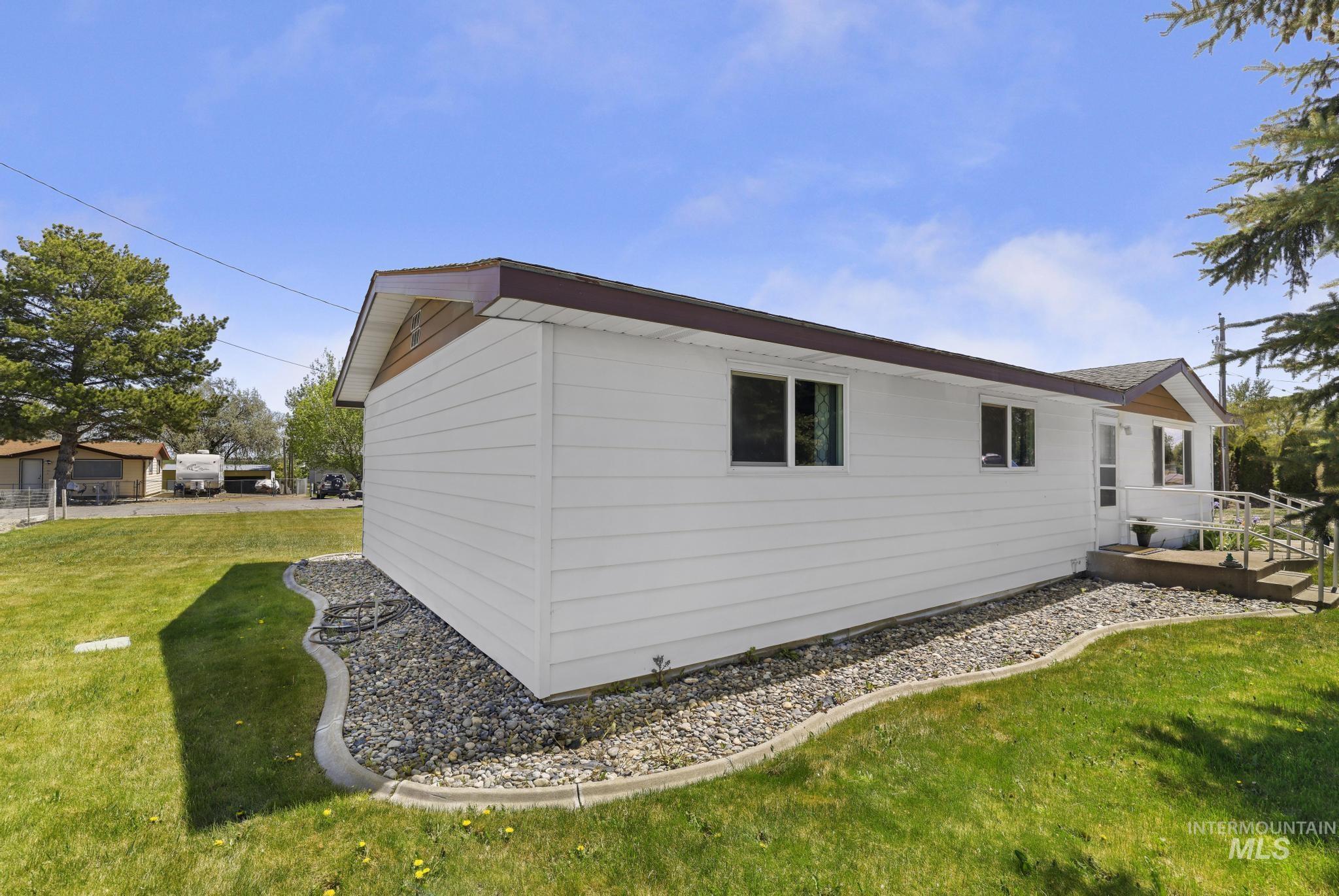 3728 N 2700 E, Twin Falls, Idaho 83301, 3 Bedrooms, 2 Bathrooms, Residential For Sale, Price $315,000,MLS 98985284