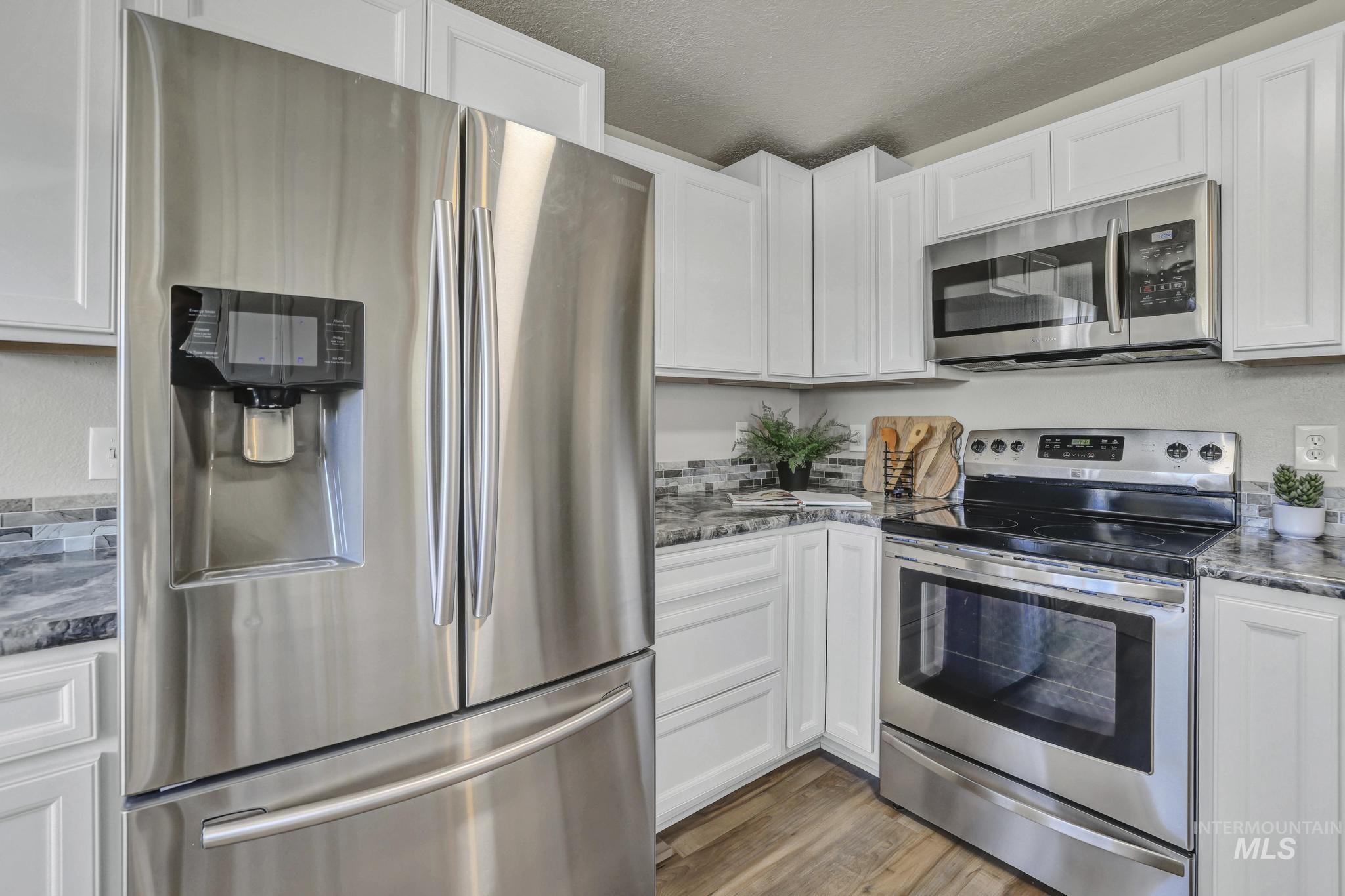 3728 N 2700 E, Twin Falls, Idaho 83301, 3 Bedrooms, 2 Bathrooms, Residential For Sale, Price $315,000,MLS 98985284