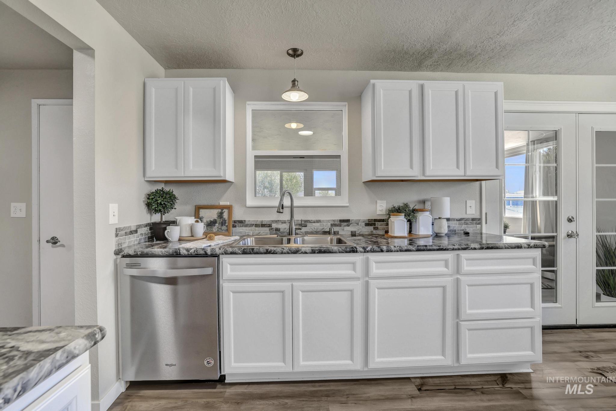3728 N 2700 E, Twin Falls, Idaho 83301, 3 Bedrooms, 2 Bathrooms, Residential For Sale, Price $315,000,MLS 98985284
