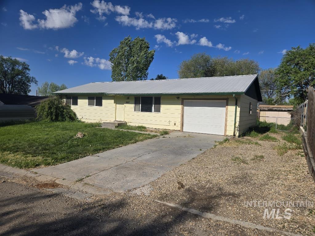 307 N 8th St, Parma, Idaho 83660, 3 Bedrooms, 2 Bathrooms, Residential For Sale, Price $279,900,MLS 98985285