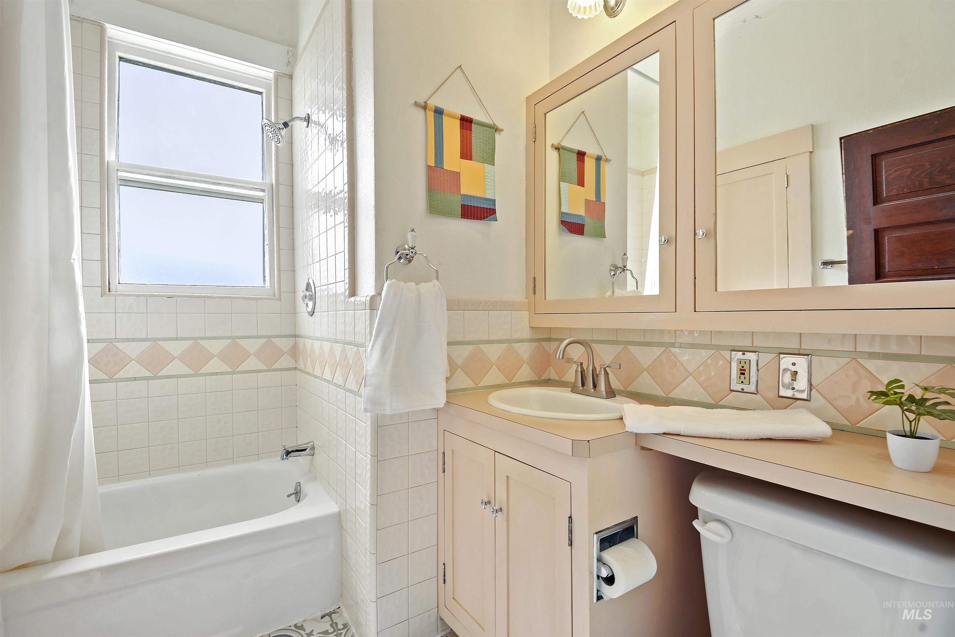 4409 W Franklin Rd, Boise, Idaho 83705-1337, 2 Bedrooms, 1 Bathroom, Residential Income For Sale, Price $598,400,MLS 98985291