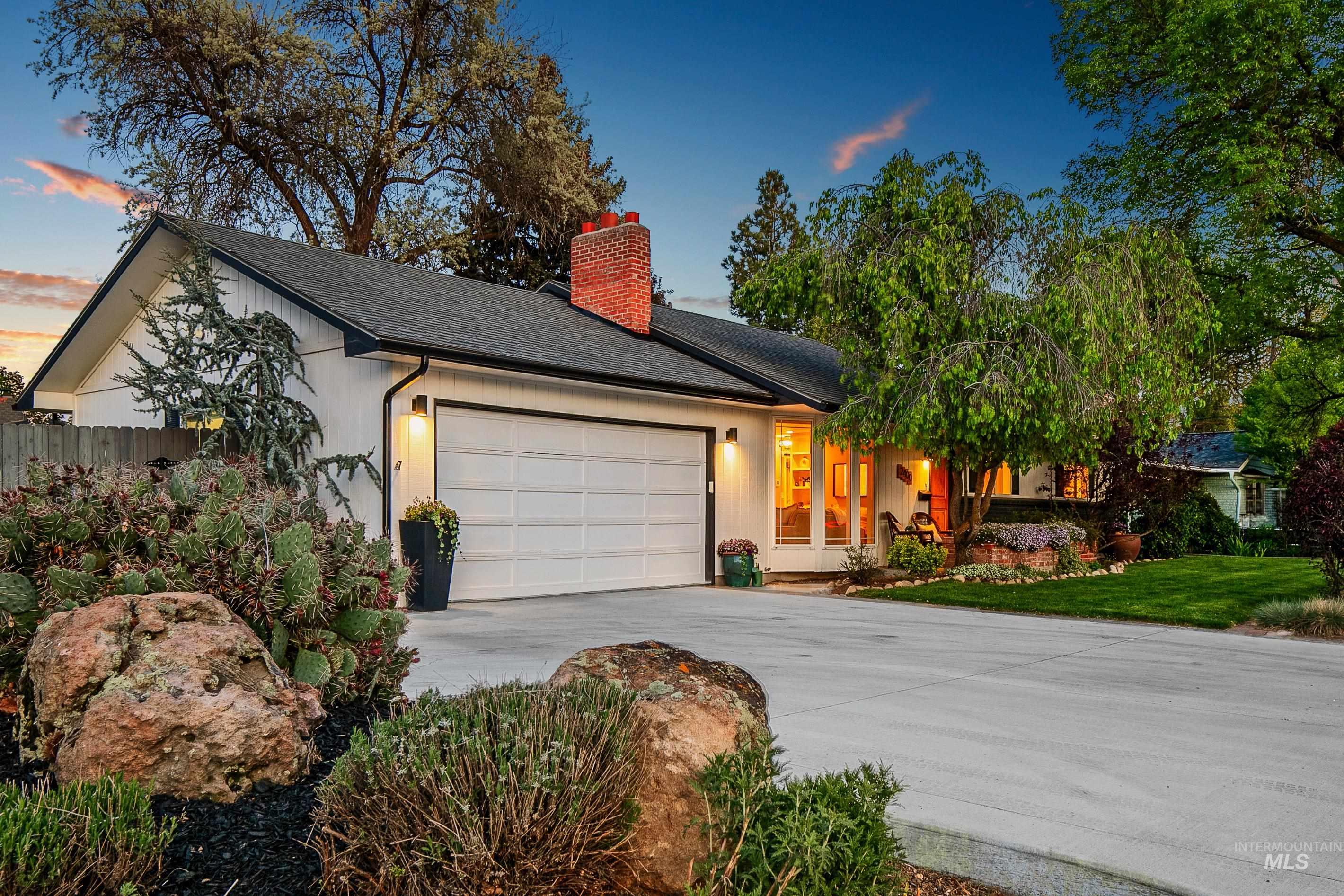 2400 S Roosevelt Street, Boise, Idaho 83705, 3 Bedrooms, 2 Bathrooms, Residential For Sale, Price $548,000,MLS 98985296