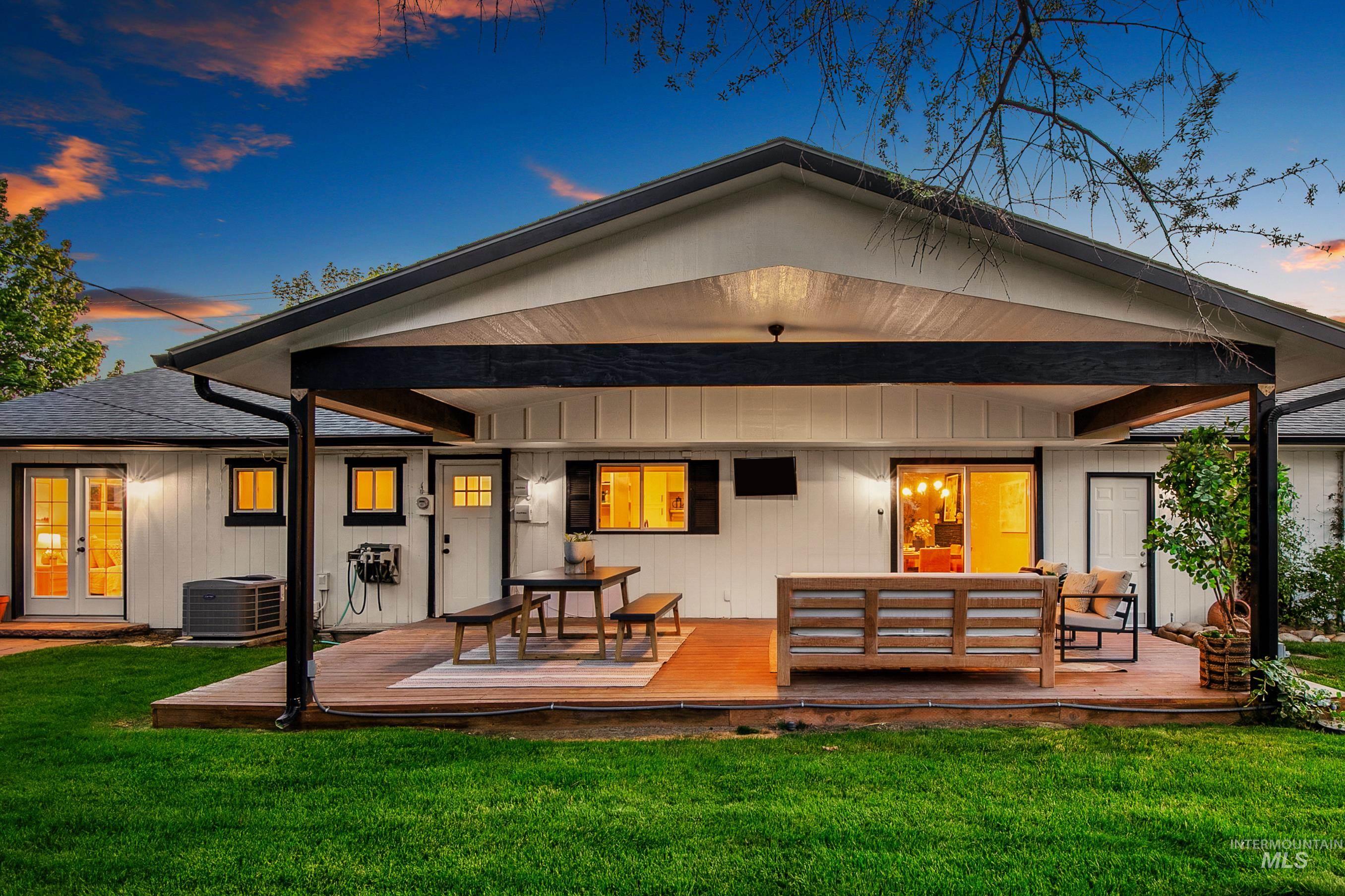 2400 S Roosevelt Street, Boise, Idaho 83705, 3 Bedrooms, 2 Bathrooms, Residential For Sale, Price $548,000,MLS 98985296