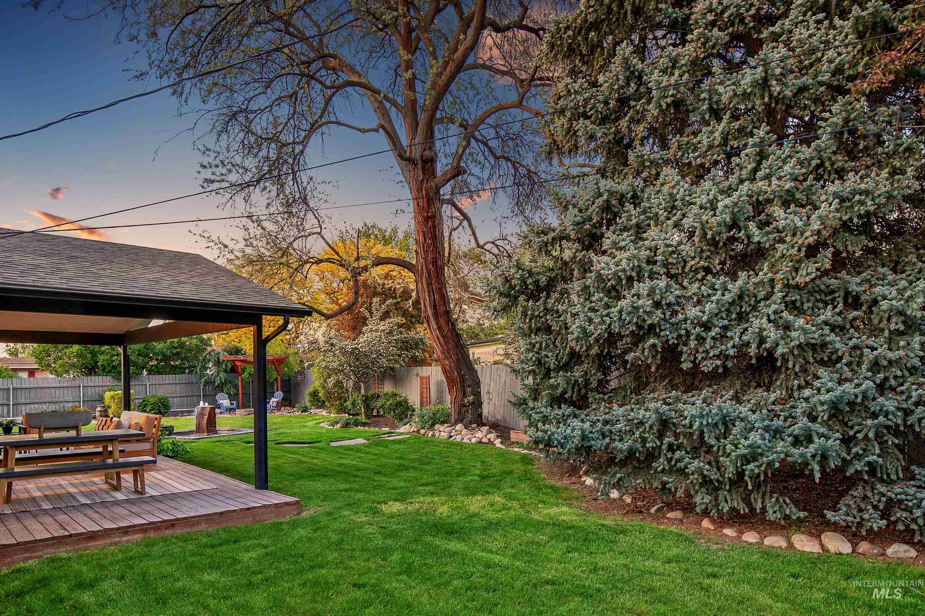 2400 S Roosevelt Street, Boise, Idaho 83705, 3 Bedrooms, 2 Bathrooms, Residential For Sale, Price $548,000,MLS 98985296