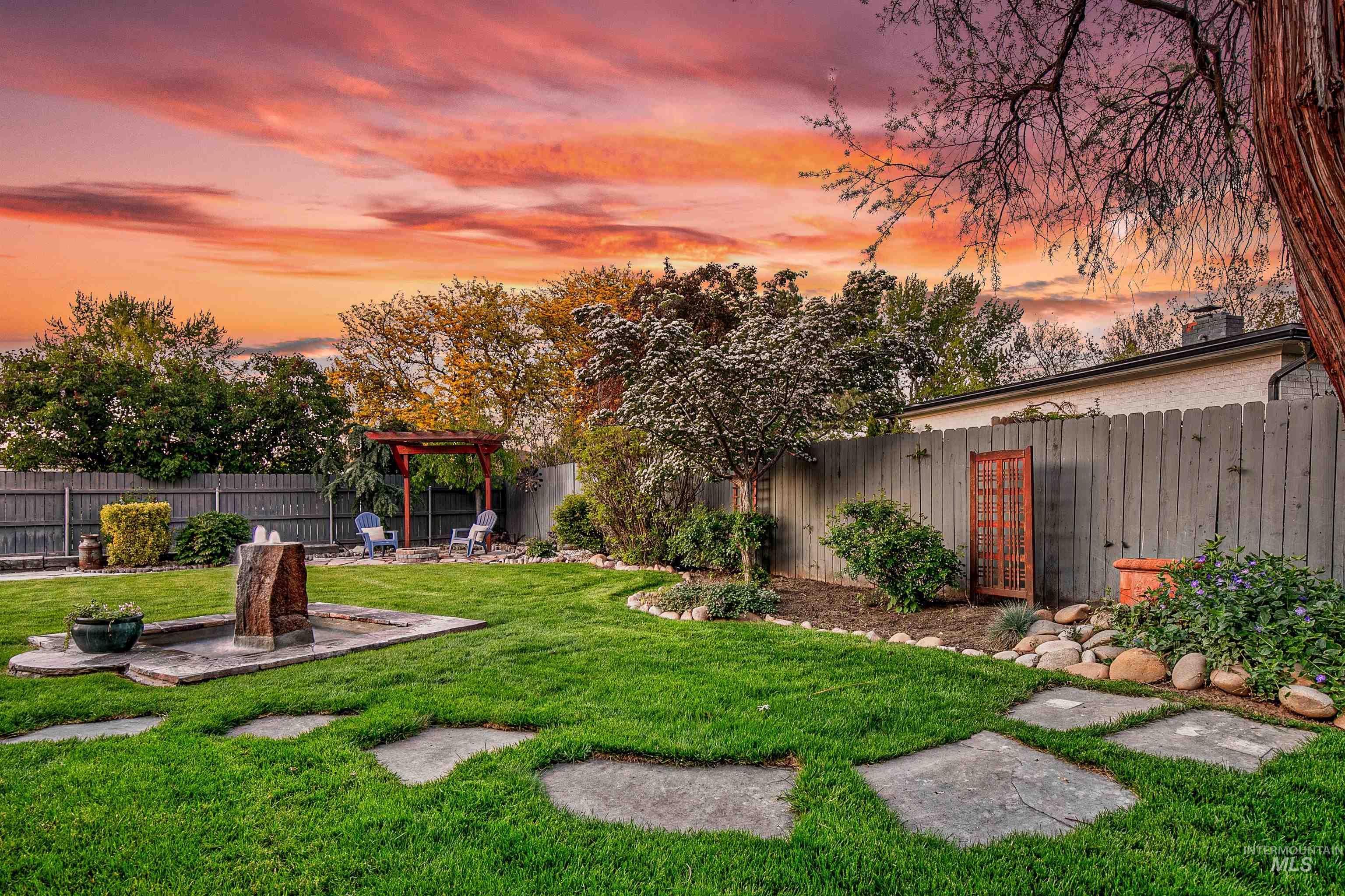 2400 S Roosevelt Street, Boise, Idaho 83705, 3 Bedrooms, 2 Bathrooms, Residential For Sale, Price $548,000,MLS 98985296