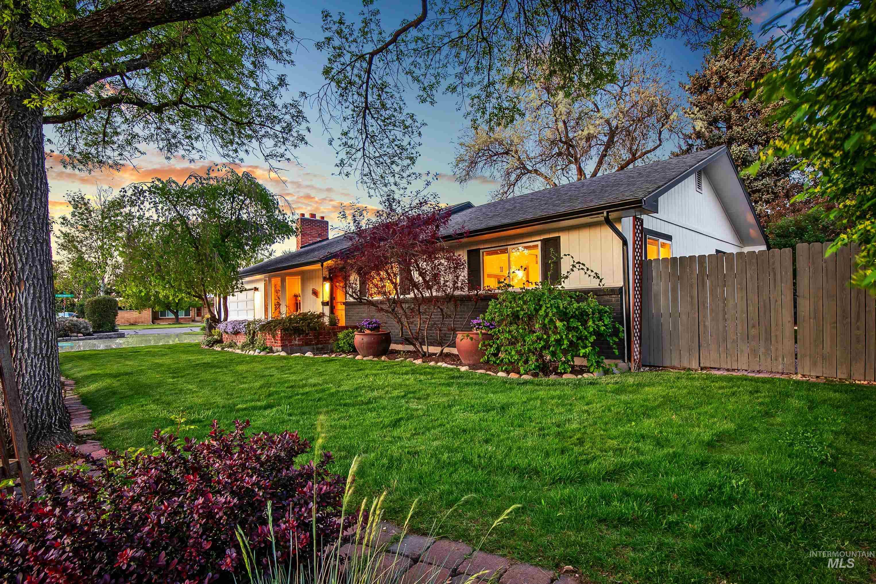 2400 S Roosevelt Street, Boise, Idaho 83705, 3 Bedrooms, 2 Bathrooms, Residential For Sale, Price $548,000,MLS 98985296
