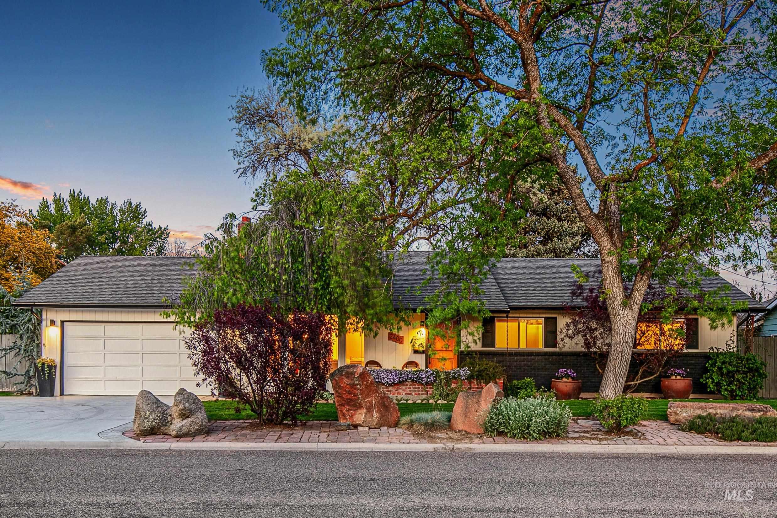 2400 S Roosevelt Street, Boise, Idaho 83705, 3 Bedrooms, 2 Bathrooms, Residential For Sale, Price $548,000,MLS 98985296