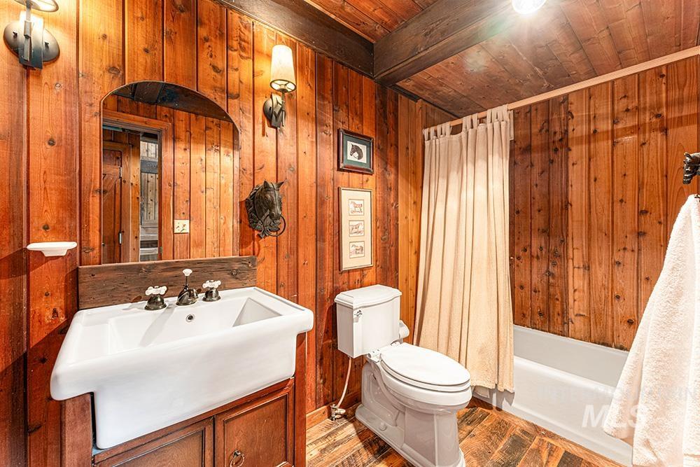 999 N Cow Horse Dr, Kuna, Idaho 83634, 5 Bedrooms, 3.5 Bathrooms, Residential For Sale, Price $1,790,000,MLS 98985297