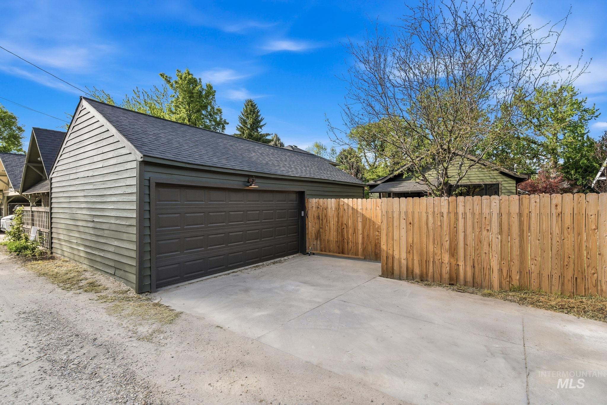 1115 E Jefferson, Boise, Idaho 83712, 3 Bedrooms, 3 Bathrooms, Residential For Sale, Price $949,900,MLS 98985301