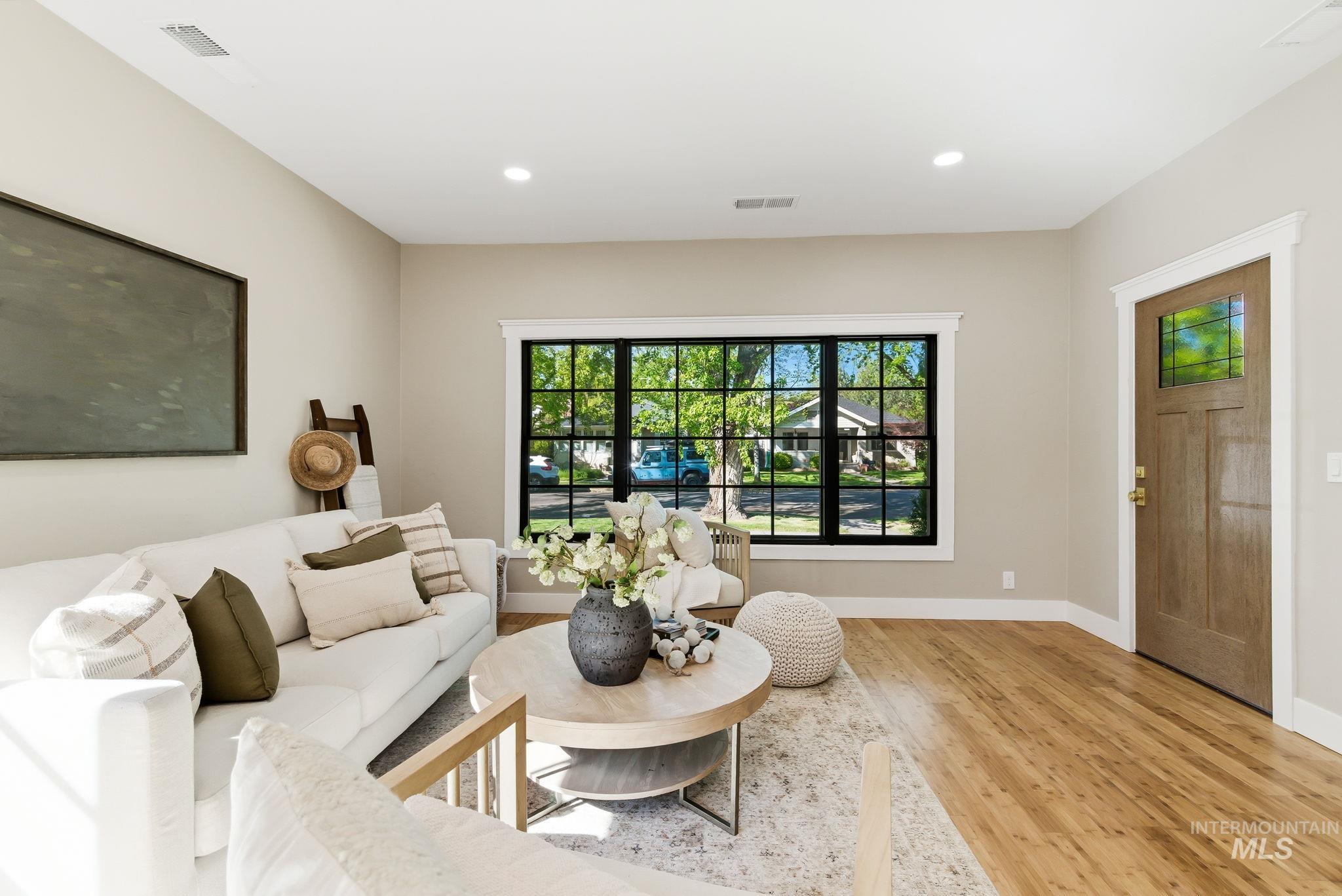1115 E Jefferson, Boise, Idaho 83712, 3 Bedrooms, 3 Bathrooms, Residential For Sale, Price $949,900,MLS 98985301