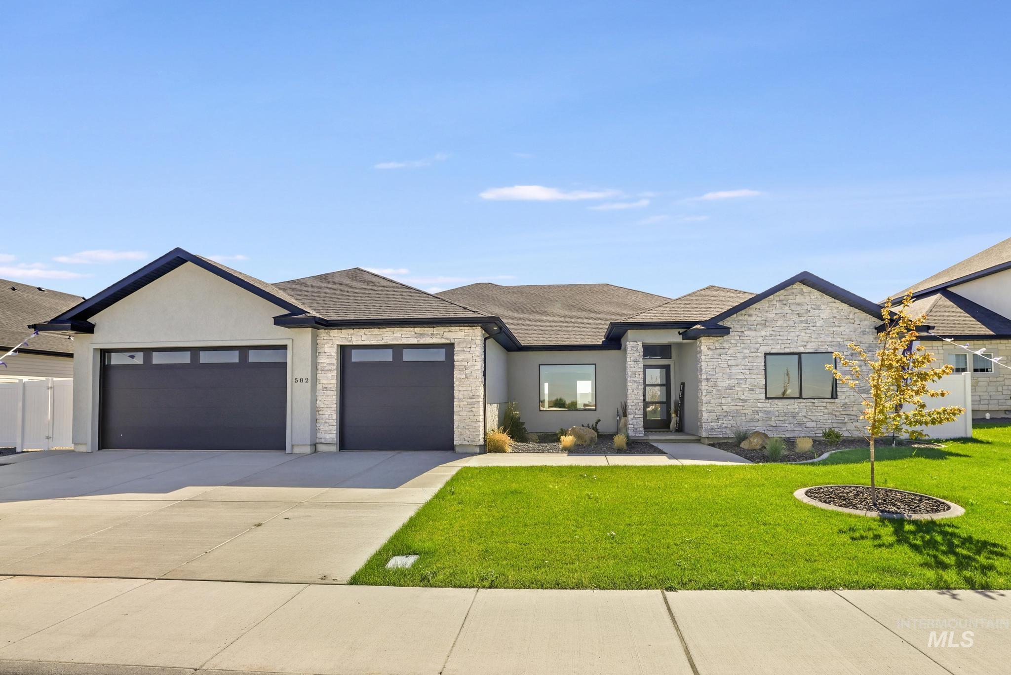 582 Moonbeam way, Twin Falls, Idaho 83301, 4 Bedrooms, 2.5 Bathrooms, Residential For Sale, Price $649,900,MLS 98985306