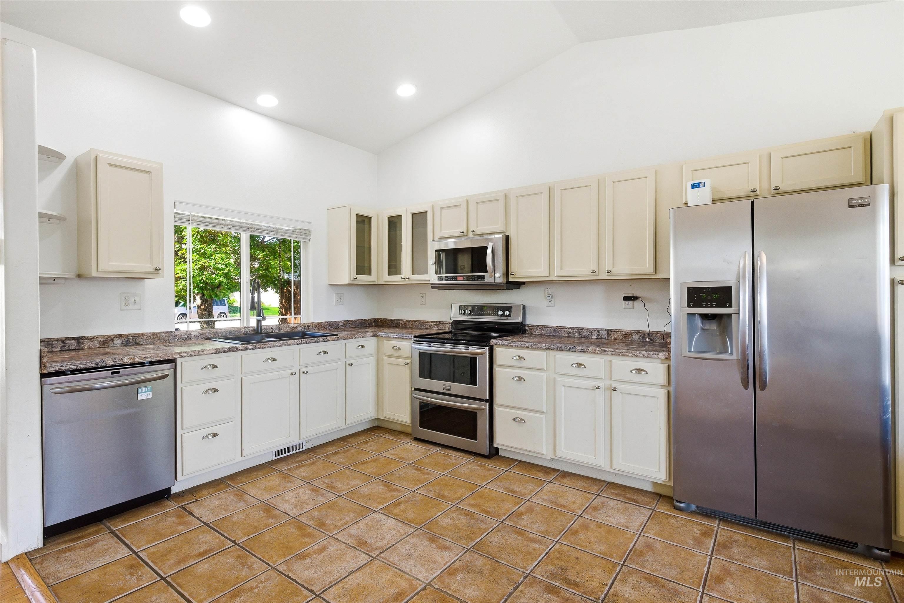 10599 Gossamer Street, Nampa, Idaho 83687-9275, 3 Bedrooms, 2 Bathrooms, Residential For Sale, Price $359,900,MLS 98985307