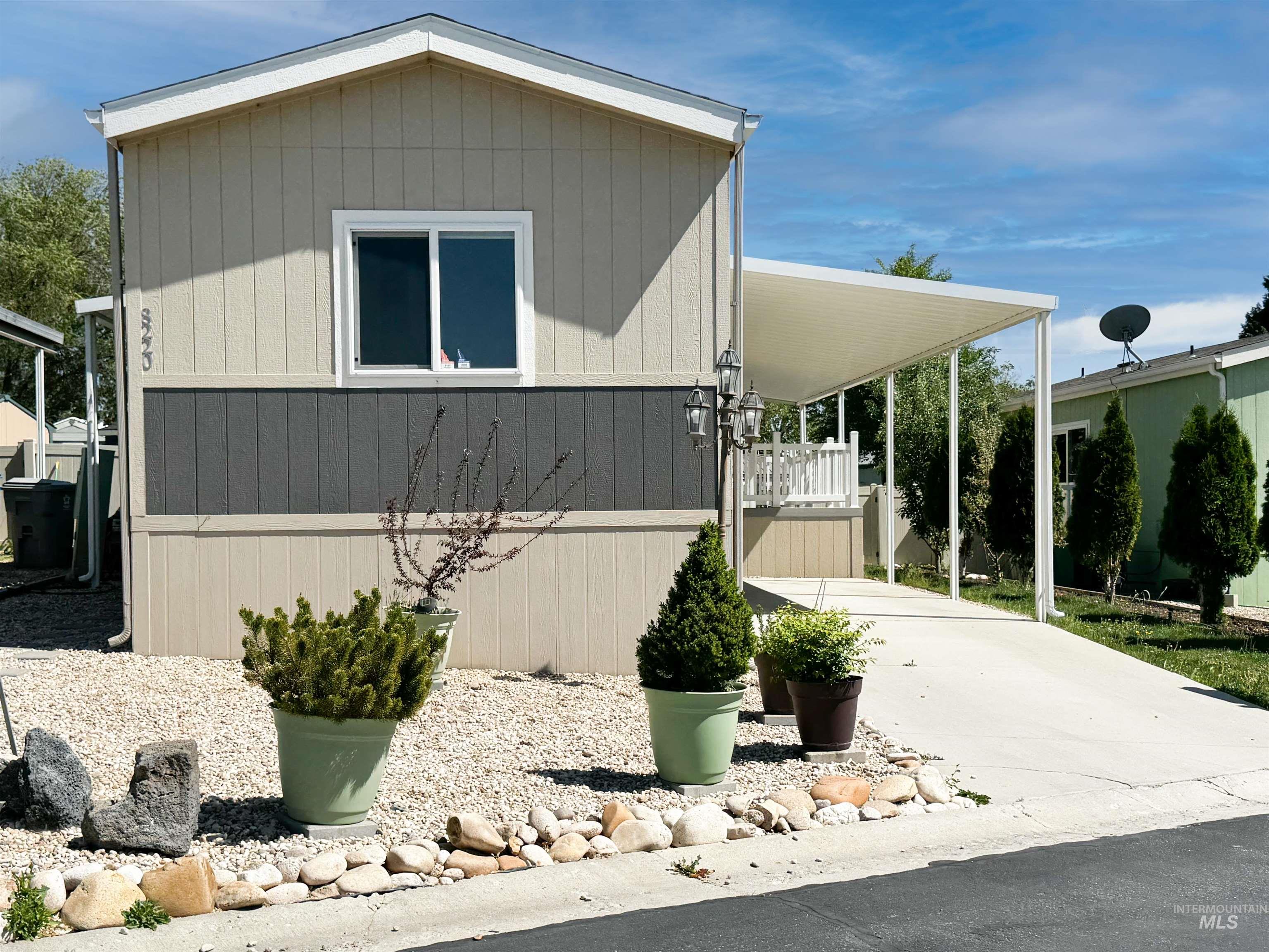 8220 S Blue Rim Lane, Boise, Idaho 83716-5719, 3 Bedrooms, 2 Bathrooms, Residential For Sale, Price $135,000,MLS 98985308