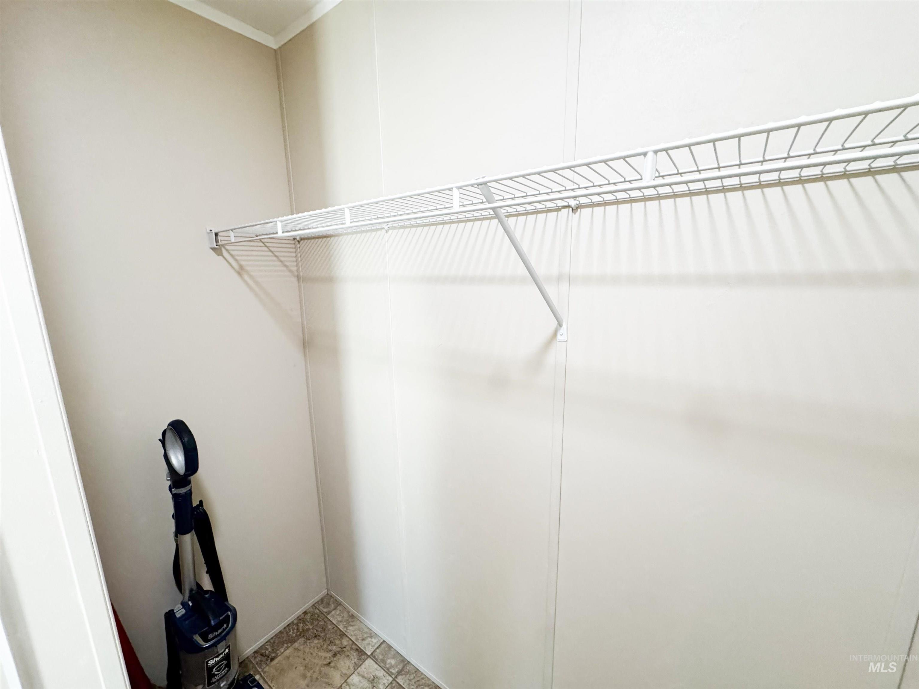 8220 S Blue Rim Lane, Boise, Idaho 83716-5719, 3 Bedrooms, 2 Bathrooms, Residential For Sale, Price $135,000,MLS 98985308