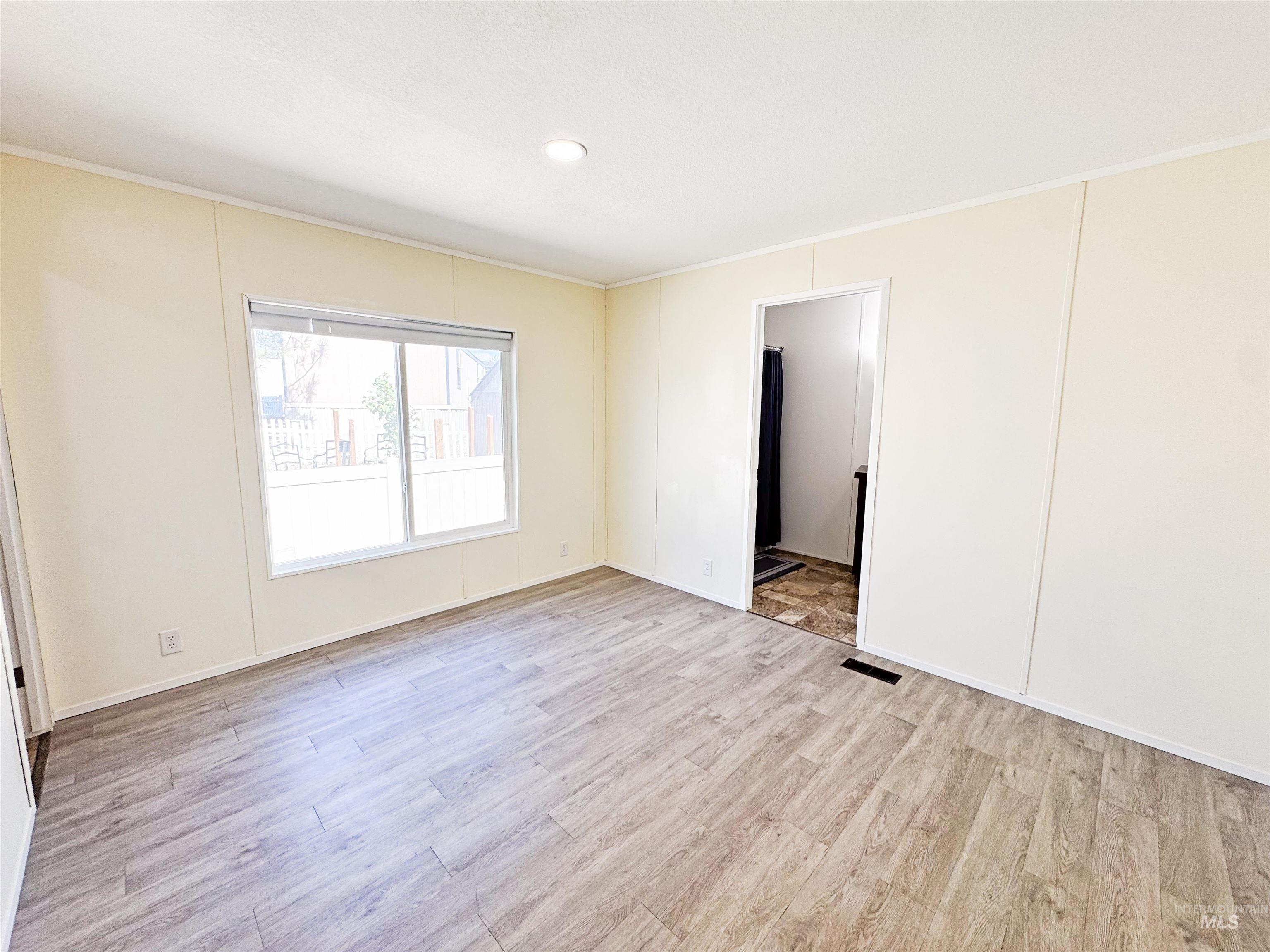 8220 S Blue Rim Lane, Boise, Idaho 83716-5719, 3 Bedrooms, 2 Bathrooms, Residential For Sale, Price $135,000,MLS 98985308