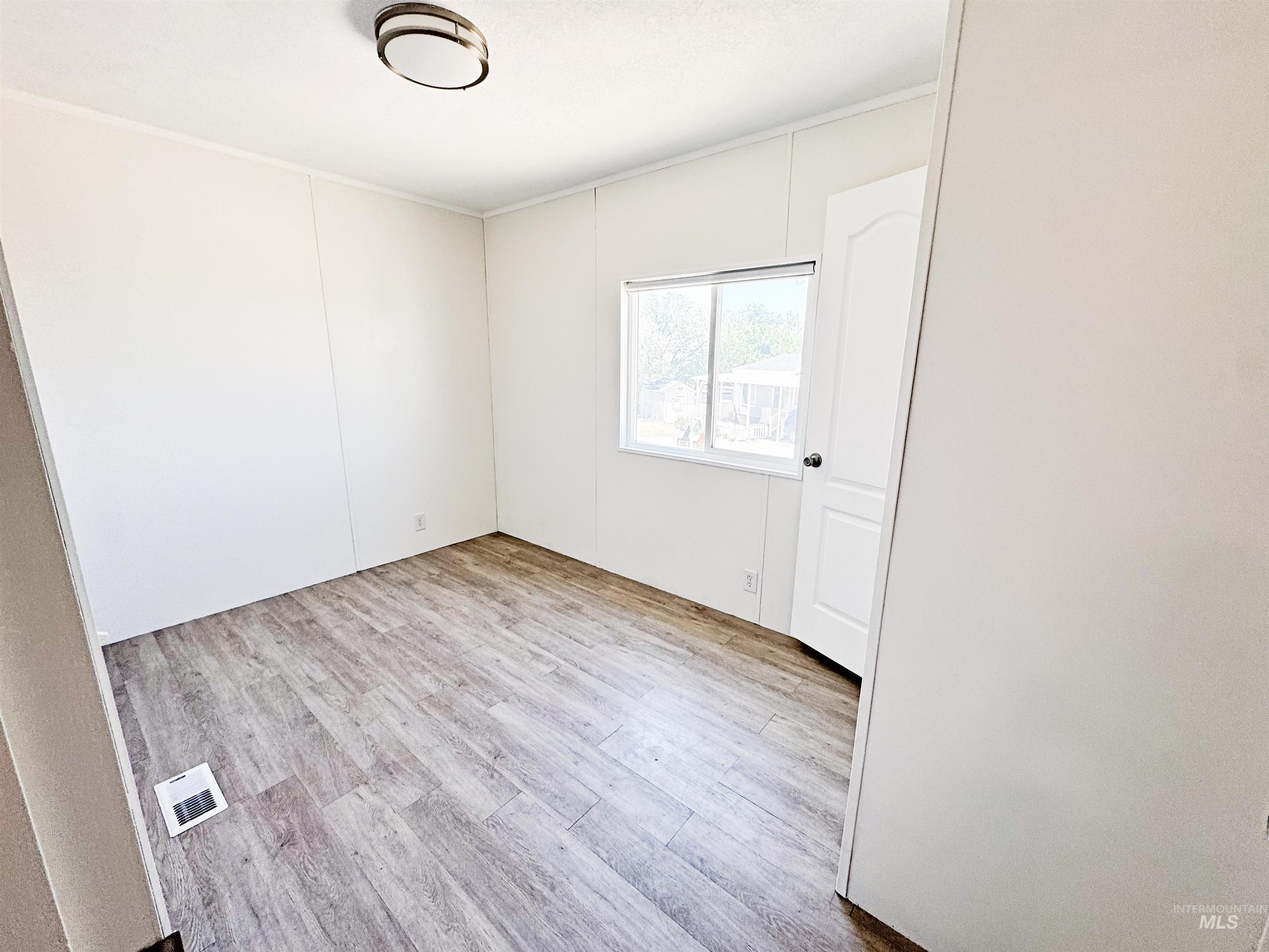 8220 S Blue Rim Lane, Boise, Idaho 83716-5719, 3 Bedrooms, 2 Bathrooms, Residential For Sale, Price $135,000,MLS 98985308