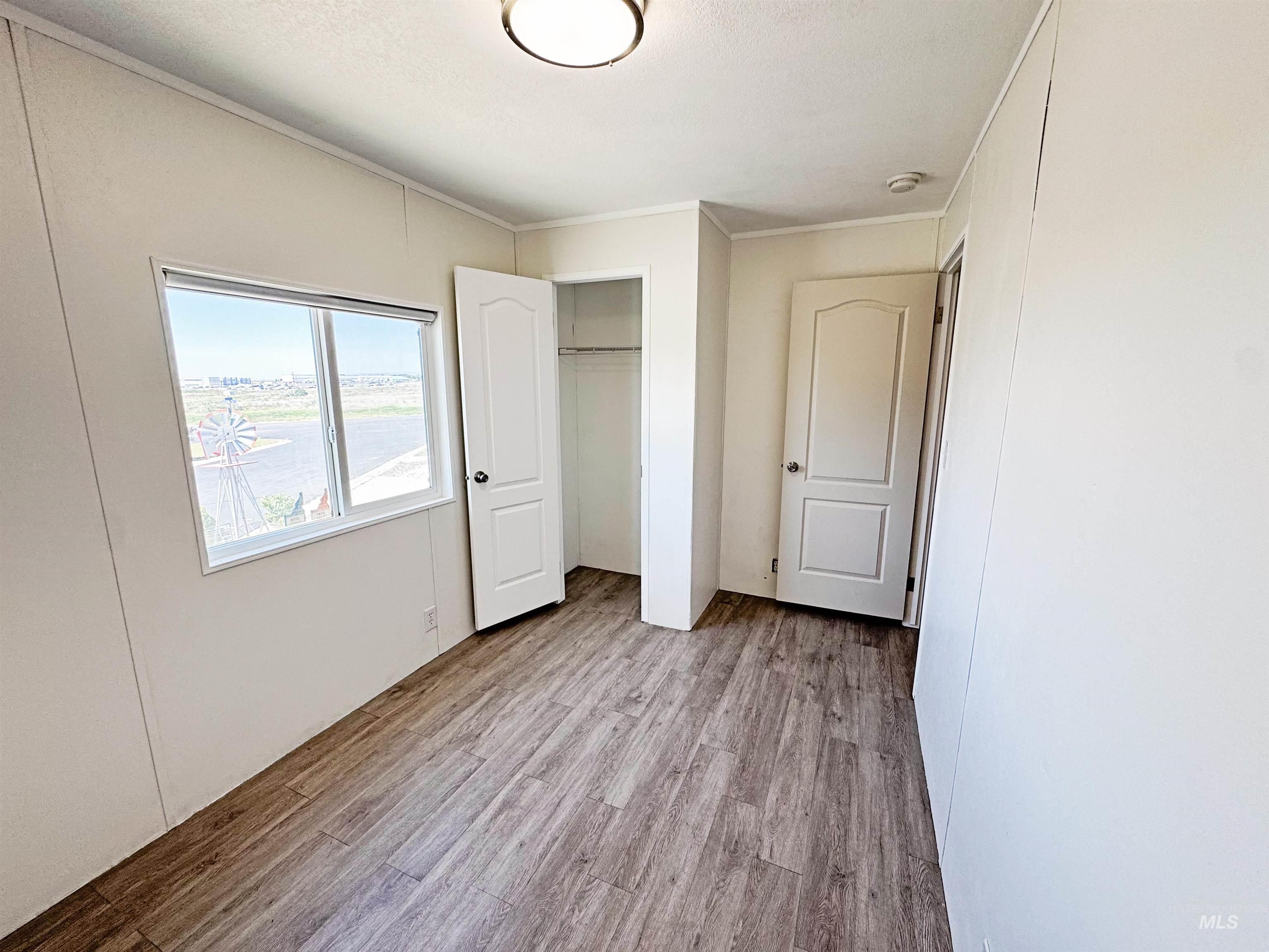 8220 S Blue Rim Lane, Boise, Idaho 83716-5719, 3 Bedrooms, 2 Bathrooms, Residential For Sale, Price $135,000,MLS 98985308