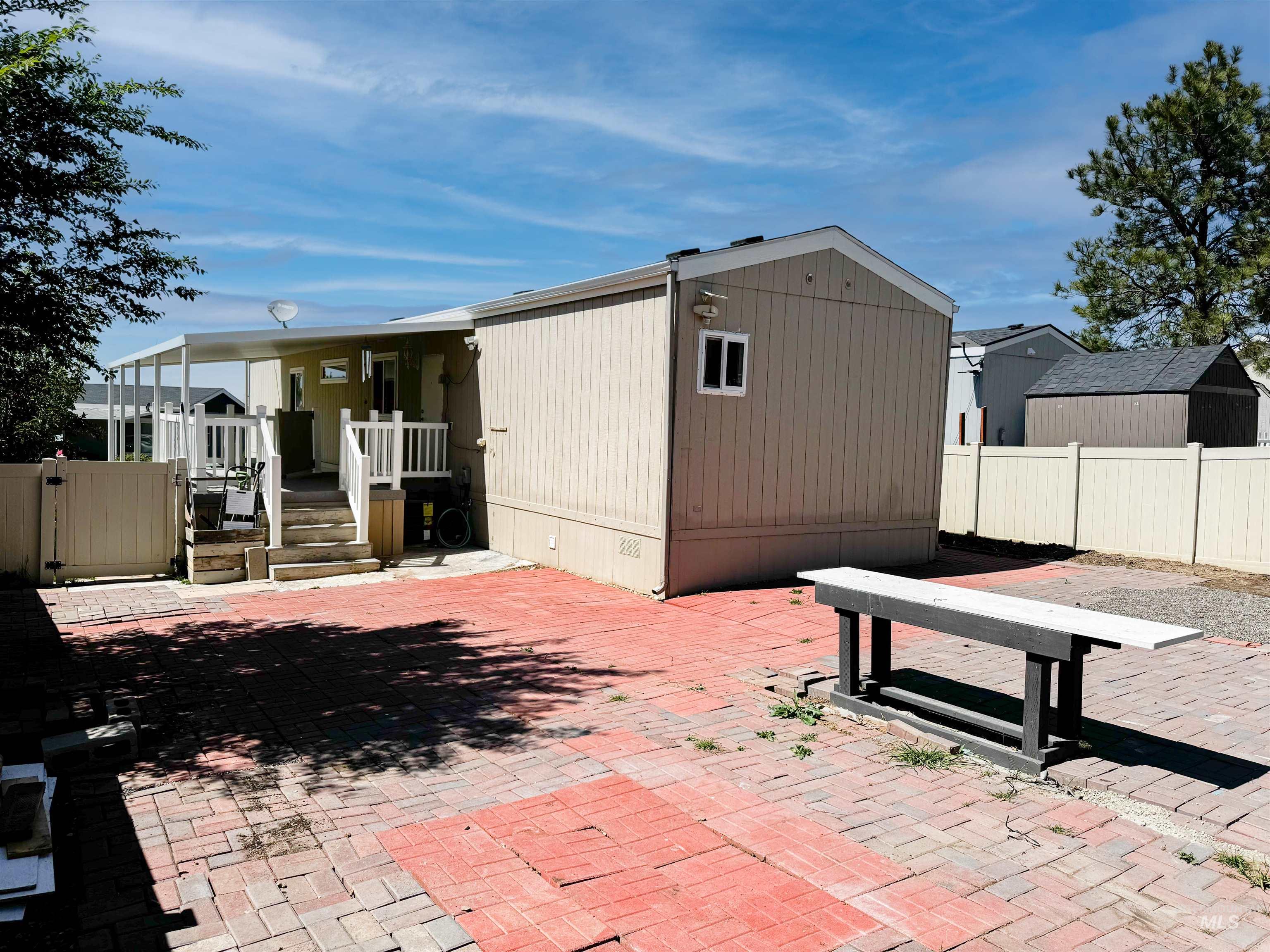 8220 S Blue Rim Lane, Boise, Idaho 83716-5719, 3 Bedrooms, 2 Bathrooms, Residential For Sale, Price $135,000,MLS 98985308