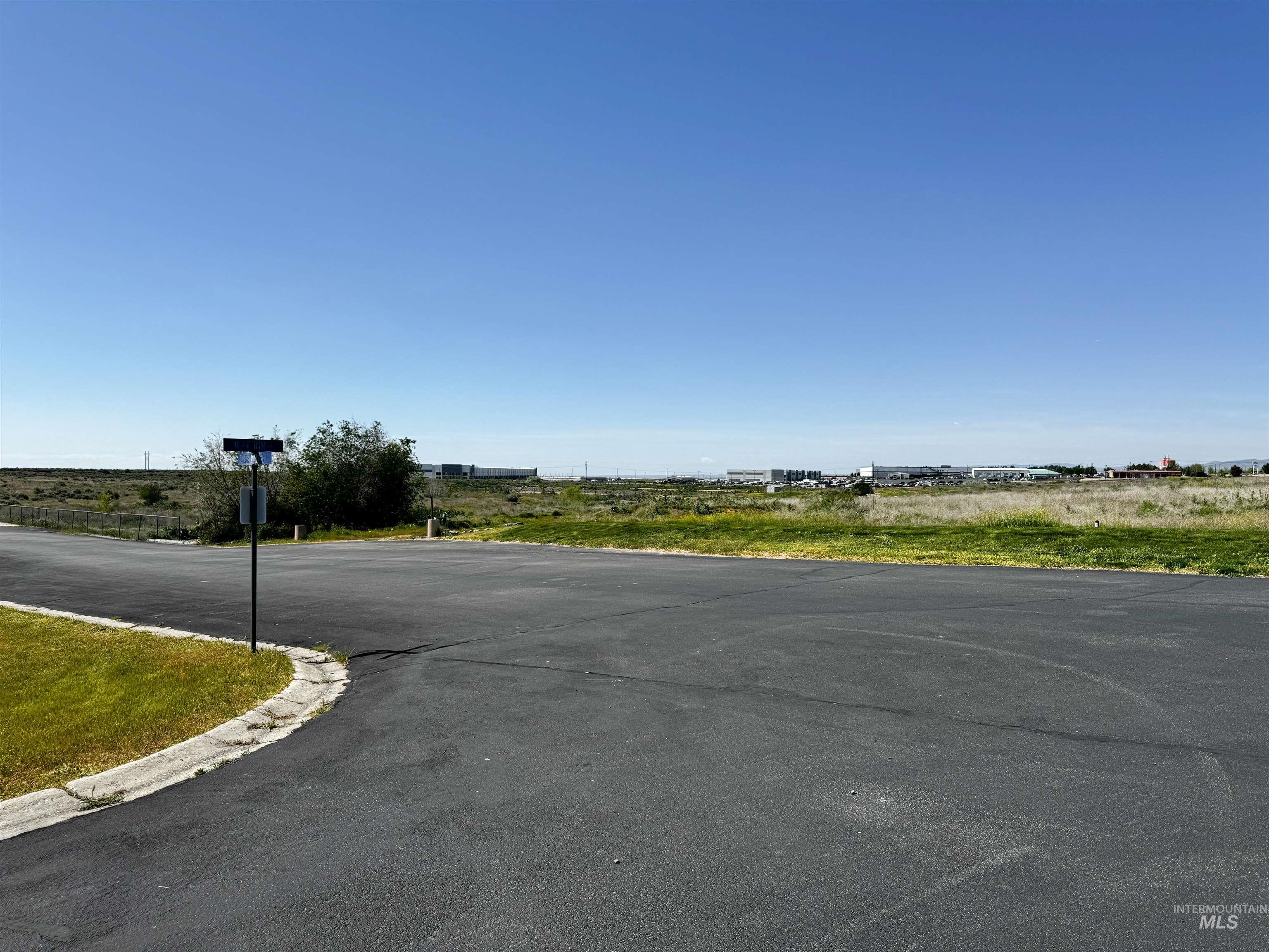 8220 S Blue Rim Lane, Boise, Idaho 83716-5719, 3 Bedrooms, 2 Bathrooms, Residential For Sale, Price $135,000,MLS 98985308
