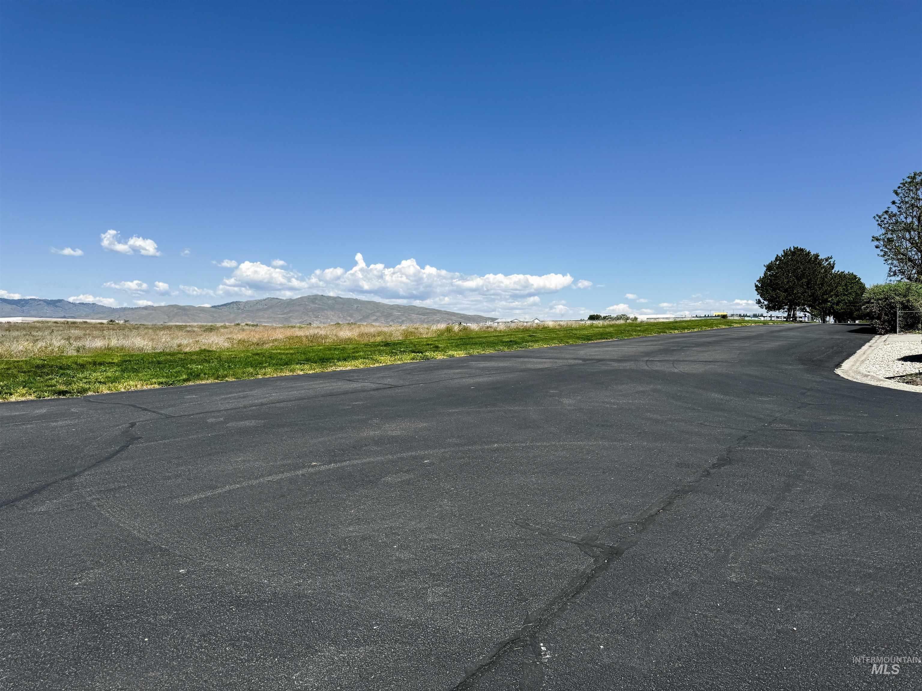 8220 S Blue Rim Lane, Boise, Idaho 83716-5719, 3 Bedrooms, 2 Bathrooms, Residential For Sale, Price $135,000,MLS 98985308