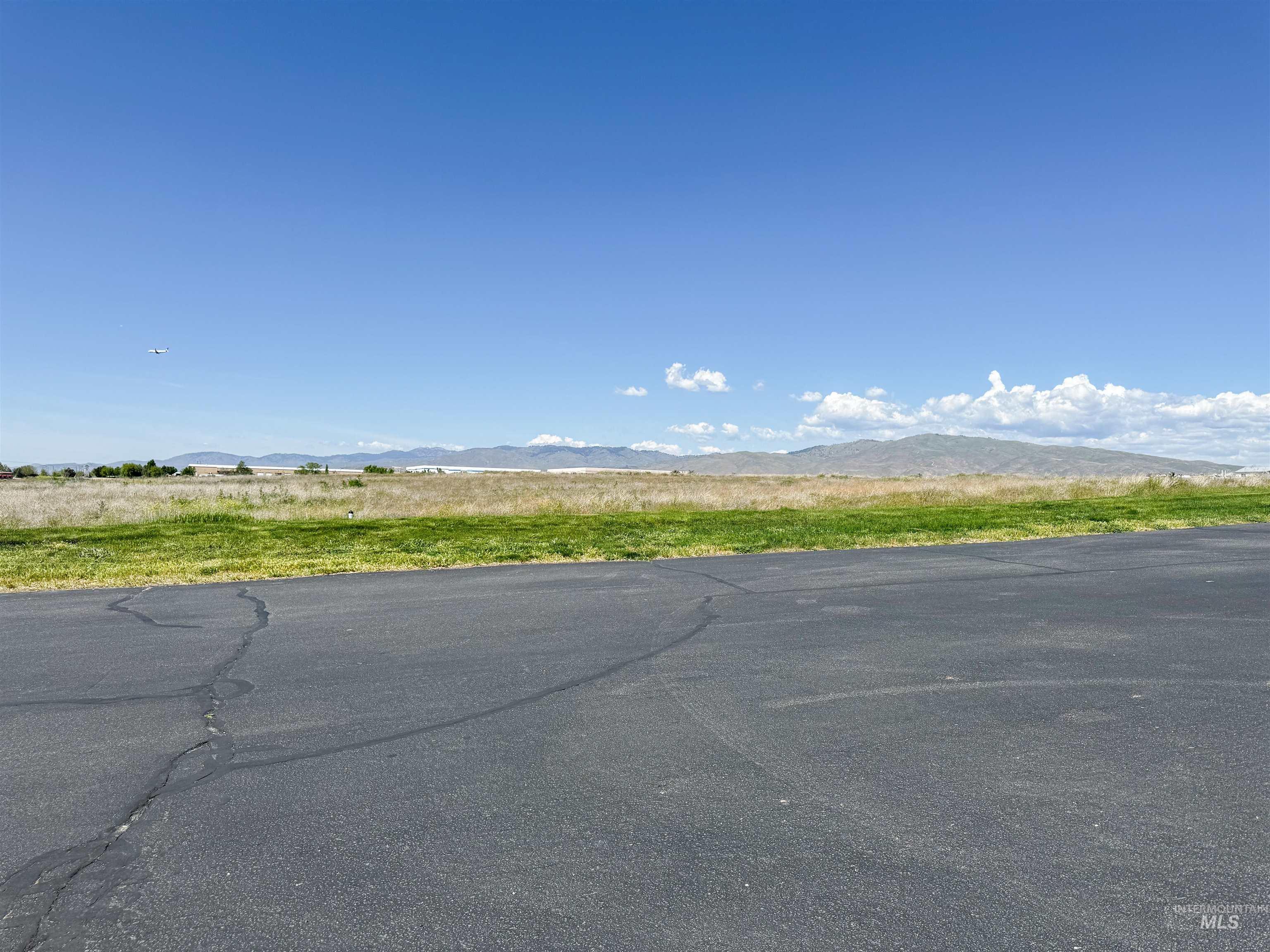 8220 S Blue Rim Lane, Boise, Idaho 83716-5719, 3 Bedrooms, 2 Bathrooms, Residential For Sale, Price $135,000,MLS 98985308
