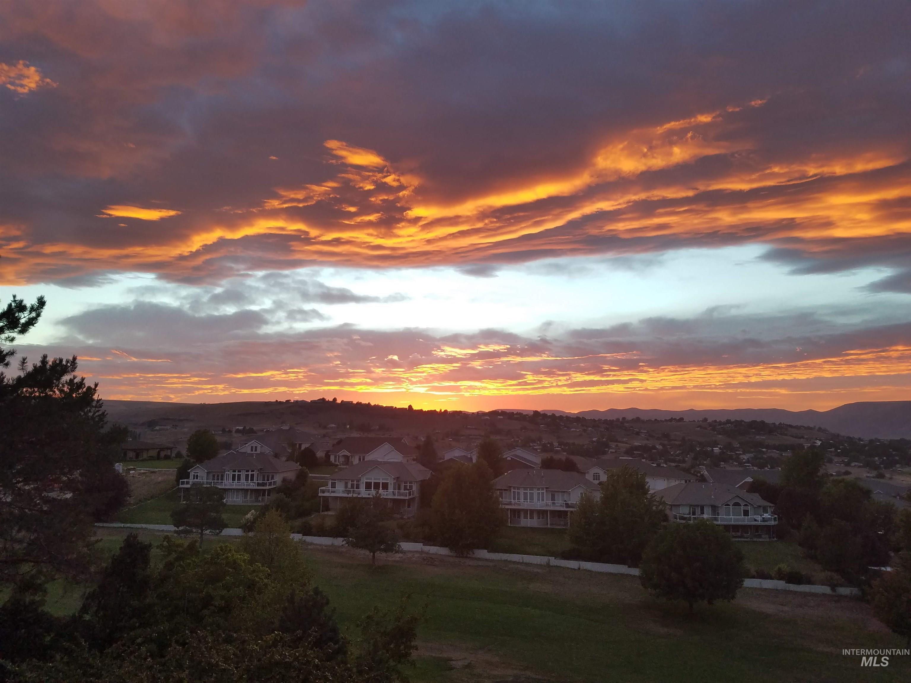 3920 Country Club Drive, Lewiston, Idaho 83501, 4 Bedrooms, 3 Bathrooms, Residential For Sale, Price $659,000,MLS 98985310