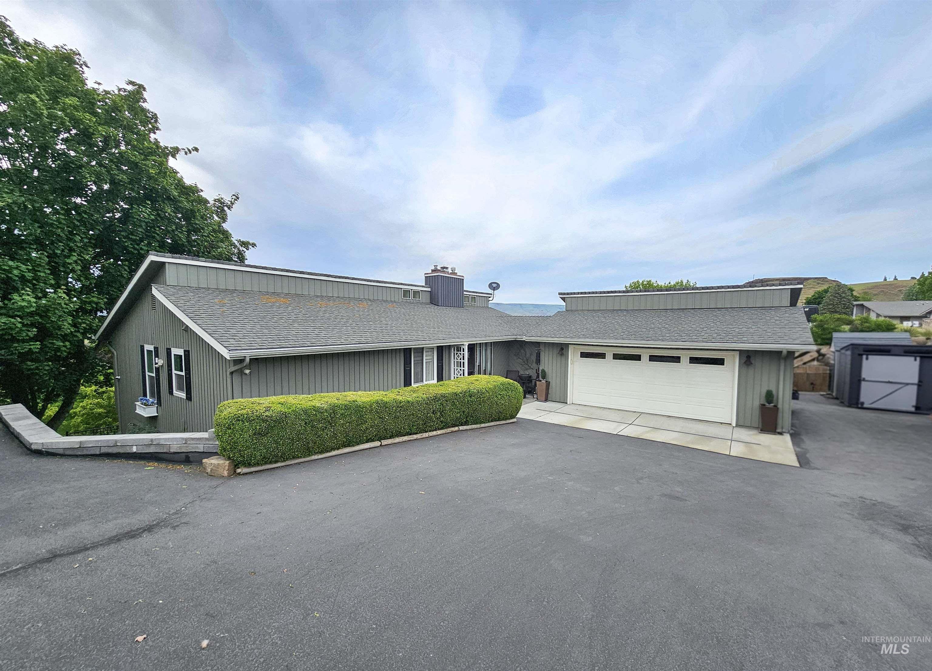 3920 Country Club Drive, Lewiston, Idaho 83501, 4 Bedrooms, 3 Bathrooms, Residential For Sale, Price $659,000,MLS 98985310