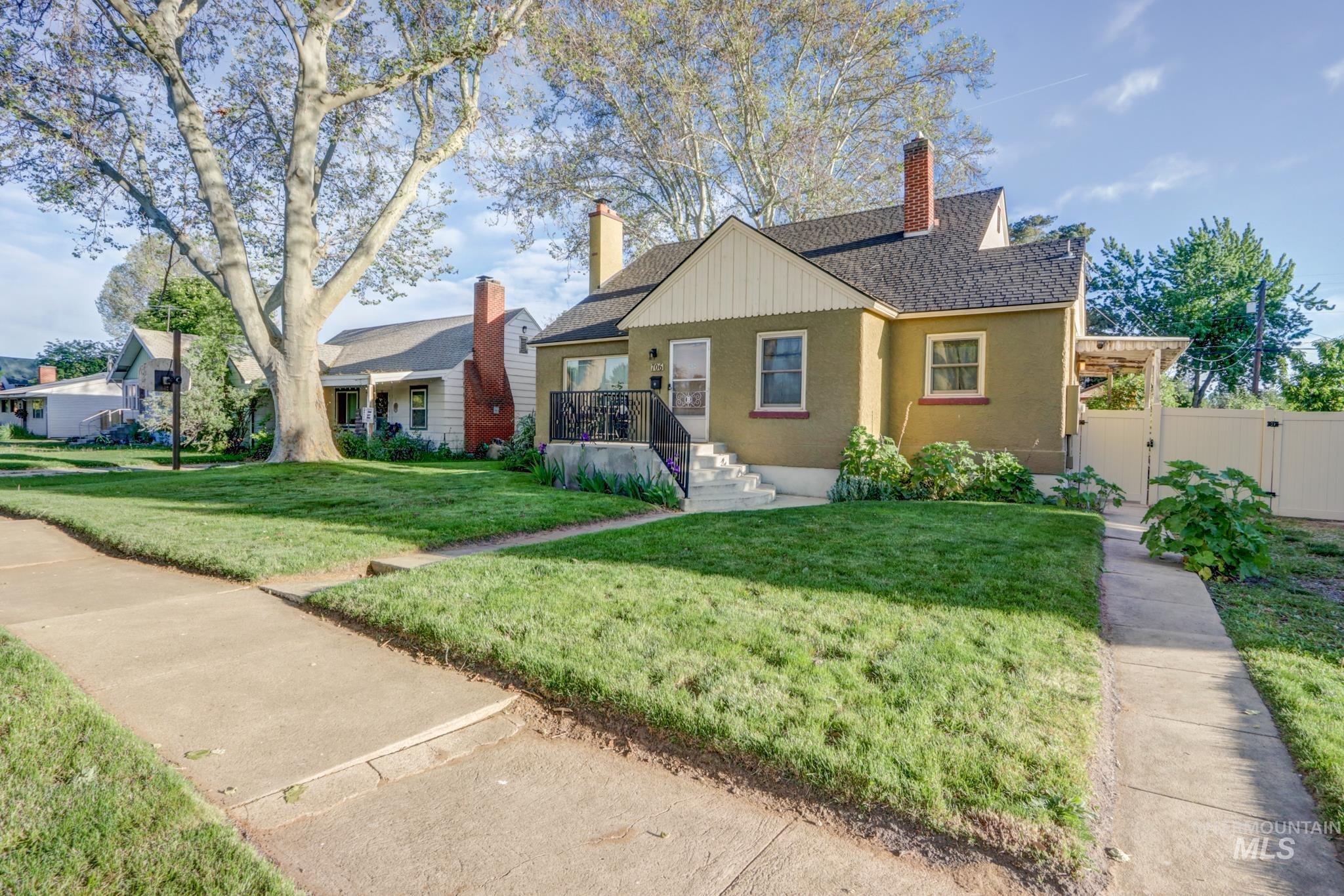 706 E 1st, Emmett, Idaho 83617, 3 Bedrooms, 2 Bathrooms, Residential For Sale, Price $460,000, 98985311